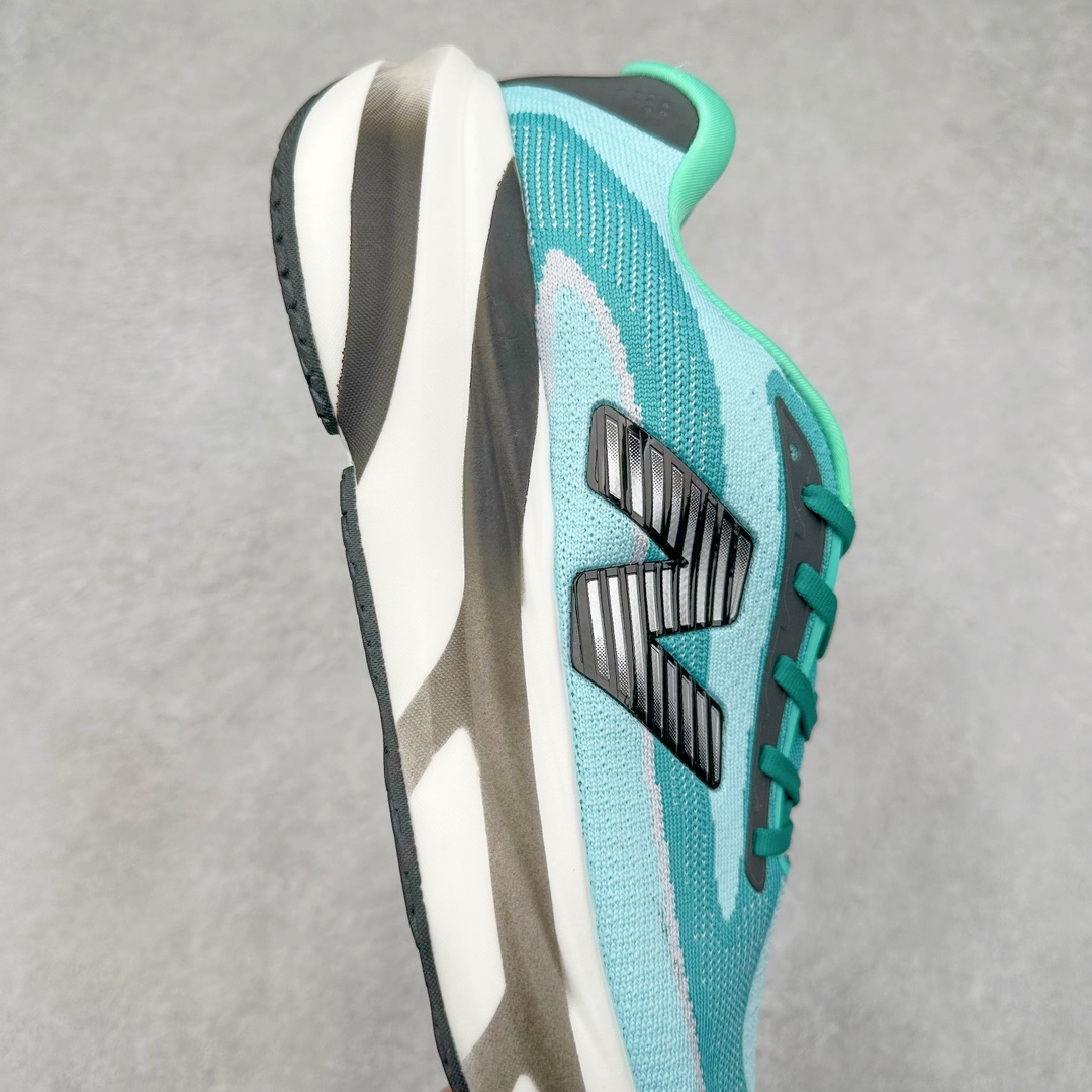 图片[6]-New Balance Fresh Foam X NB1080V5 新百伦系列低帮轻量化厚底健身休闲运动慢跑鞋 近赏｜无论是日常慢跑，还是City Walk，它都可轻松应对提起今年最流行的事情，想必在你所在的城市来一段City Walk，是很多潮男潮女都会做的吧。当时间来到十月，一年中最舒服的时光，无论是慢跑也好，还是City Walk，今天推荐的这双鞋，都可以轻松应对。那就是可以带给你久违的松弛感、治愈你柔软的需要的New Balance Fresh Foam X1080v15。作为New Balance经典跑鞋系列，1080系列可以说凝聚了品牌历来前沿科技与制造匠心。今年的v13版本可谓再度革新。在舒适体验、运动性能以及造型风格三个维度上做到了有机交融。舒适体验一直是1080跑鞋系列带给我们最大的直观感受，加上本就带有严肃跑鞋基因，在今年全新材料配方的Fresh FoamX中底泡棉上则有了不一样的缓震性能，重新定义“踩屎感”。可再生柔软针织鞋面使用可追溯的Repreve再生鞋面材料，柔软透气的鞋面提供绵密的贴合与包裹感，轻量分区橡胶大底分区外底橡胶采用新材料，改进纹路设计，增加前掌外底硬度，提升滚动反馈和传动效率。尺码：40 40.5 41.5 42 42.5 43 44 45-选品中心