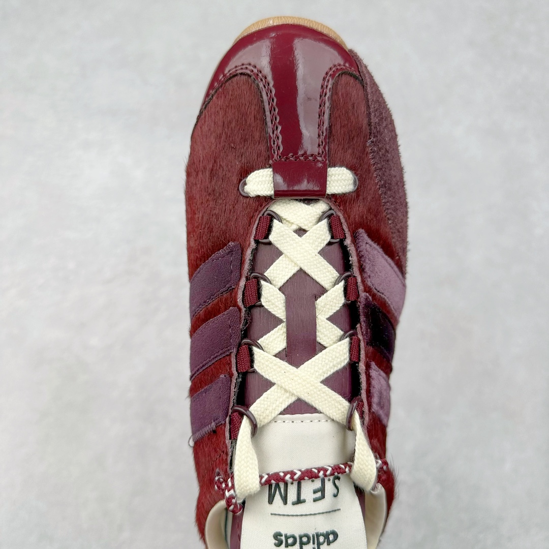 图片[4]-Song for the Mute x AD Originals SFTM-003 联名款复古慢跑鞋 ID3555 Originals与时装品牌Song for the Mute即将迎来第三个合作系列 这个系列主打的也是怀旧的氛围 采用了Country OG这个诞生于上世纪70年代的鞋款 尼龙和绒面革的梦幻拼接 低调而富有质感 呈现SFTM一贯的面料美学 三款不同风格的配色 亮点十足的斑点鞋带 体现怀旧主义和前卫设计无缝交织 鞋款采用了低帮的造型 方便日常穿着 同时对于外底做了处理 皮革材质和尼龙布材质的组合也更具是时代感 尺码：36 36.5 37 38 38.5 39 40 40.5 41 42 42.5 43 44 44.5 45-选品中心