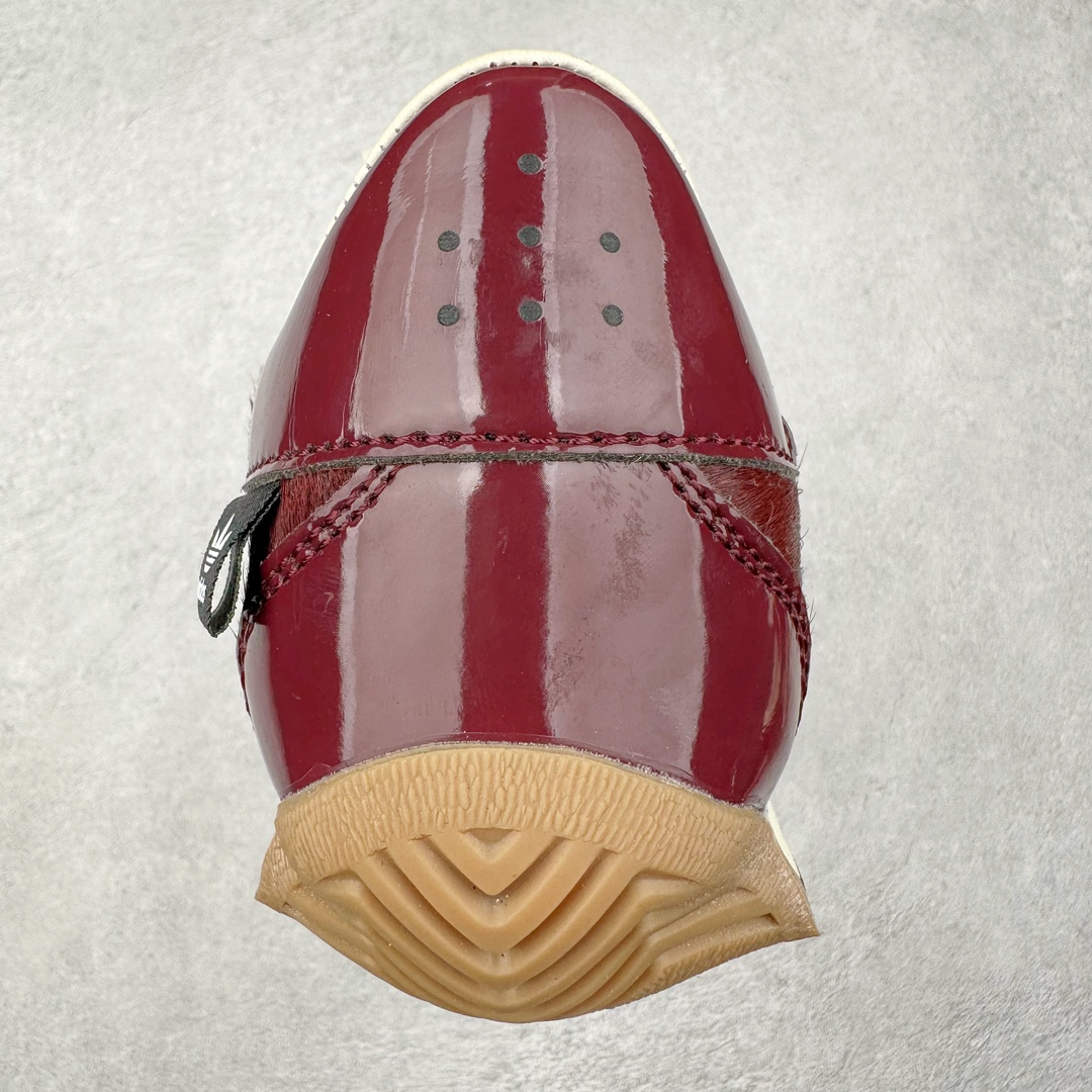 图片[8]-Song for the Mute x AD Originals SFTM-003 联名款复古慢跑鞋 ID3555 Originals与时装品牌Song for the Mute即将迎来第三个合作系列 这个系列主打的也是怀旧的氛围 采用了Country OG这个诞生于上世纪70年代的鞋款 尼龙和绒面革的梦幻拼接 低调而富有质感 呈现SFTM一贯的面料美学 三款不同风格的配色 亮点十足的斑点鞋带 体现怀旧主义和前卫设计无缝交织 鞋款采用了低帮的造型 方便日常穿着 同时对于外底做了处理 皮革材质和尼龙布材质的组合也更具是时代感 尺码：36 36.5 37 38 38.5 39 40 40.5 41 42 42.5 43 44 44.5 45-选品中心