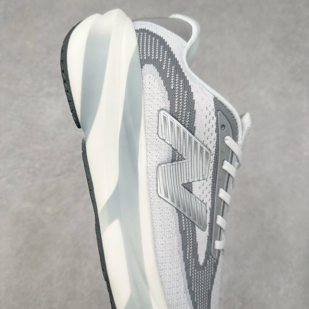 图片[6]-New Balance Fresh Foam X NB1080V5 新百伦系列低帮轻量化厚底健身休闲运动慢跑鞋 近赏｜无论是日常慢跑，还是City Walk，它都可轻松应对提起今年最流行的事情，想必在你所在的城市来一段City Walk，是很多潮男潮女都会做的吧。当时间来到十月，一年中最舒服的时光，无论是慢跑也好，还是City Walk，今天推荐的这双鞋，都可以轻松应对。那就是可以带给你久违的松弛感、治愈你柔软的需要的New Balance Fresh Foam X1080v15。作为New Balance经典跑鞋系列，1080系列可以说凝聚了品牌历来前沿科技与制造匠心。今年的v13版本可谓再度革新。在舒适体验、运动性能以及造型风格三个维度上做到了有机交融。舒适体验一直是1080跑鞋系列带给我们最大的直观感受，加上本就带有严肃跑鞋基因，在今年全新材料配方的Fresh FoamX中底泡棉上则有了不一样的缓震性能，重新定义“踩屎感”。可再生柔软针织鞋面使用可追溯的Repreve再生鞋面材料，柔软透气的鞋面提供绵密的贴合与包裹感，轻量分区橡胶大底分区外底橡胶采用新材料，改进纹路设计，增加前掌外底硬度，提升滚动反馈和传动效率。尺码：40 40.5 41.5 42 42.5 43 44 45-选品中心