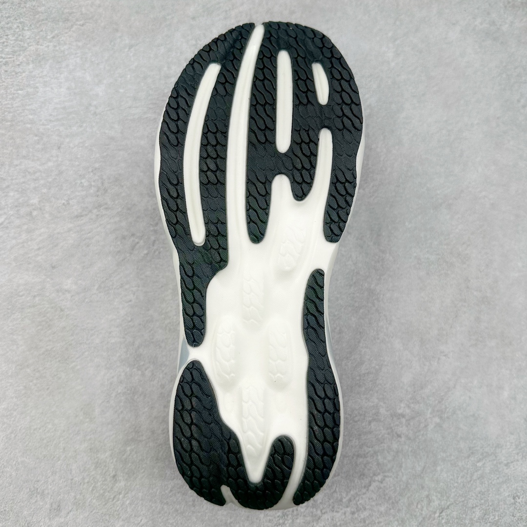 图片[9]-New Balance Fresh Foam X NB1080V5 新百伦系列低帮轻量化厚底健身休闲运动慢跑鞋 近赏｜无论是日常慢跑，还是City Walk，它都可轻松应对提起今年最流行的事情，想必在你所在的城市来一段City Walk，是很多潮男潮女都会做的吧。当时间来到十月，一年中最舒服的时光，无论是慢跑也好，还是City Walk，今天推荐的这双鞋，都可以轻松应对。那就是可以带给你久违的松弛感、治愈你柔软的需要的New Balance Fresh Foam X1080v15。作为New Balance经典跑鞋系列，1080系列可以说凝聚了品牌历来前沿科技与制造匠心。今年的v13版本可谓再度革新。在舒适体验、运动性能以及造型风格三个维度上做到了有机交融。舒适体验一直是1080跑鞋系列带给我们最大的直观感受，加上本就带有严肃跑鞋基因，在今年全新材料配方的Fresh FoamX中底泡棉上则有了不一样的缓震性能，重新定义“踩屎感”。可再生柔软针织鞋面使用可追溯的Repreve再生鞋面材料，柔软透气的鞋面提供绵密的贴合与包裹感，轻量分区橡胶大底分区外底橡胶采用新材料，改进纹路设计，增加前掌外底硬度，提升滚动反馈和传动效率。尺码：40 40.5 41.5 42 42.5 43 44 45-选品中心