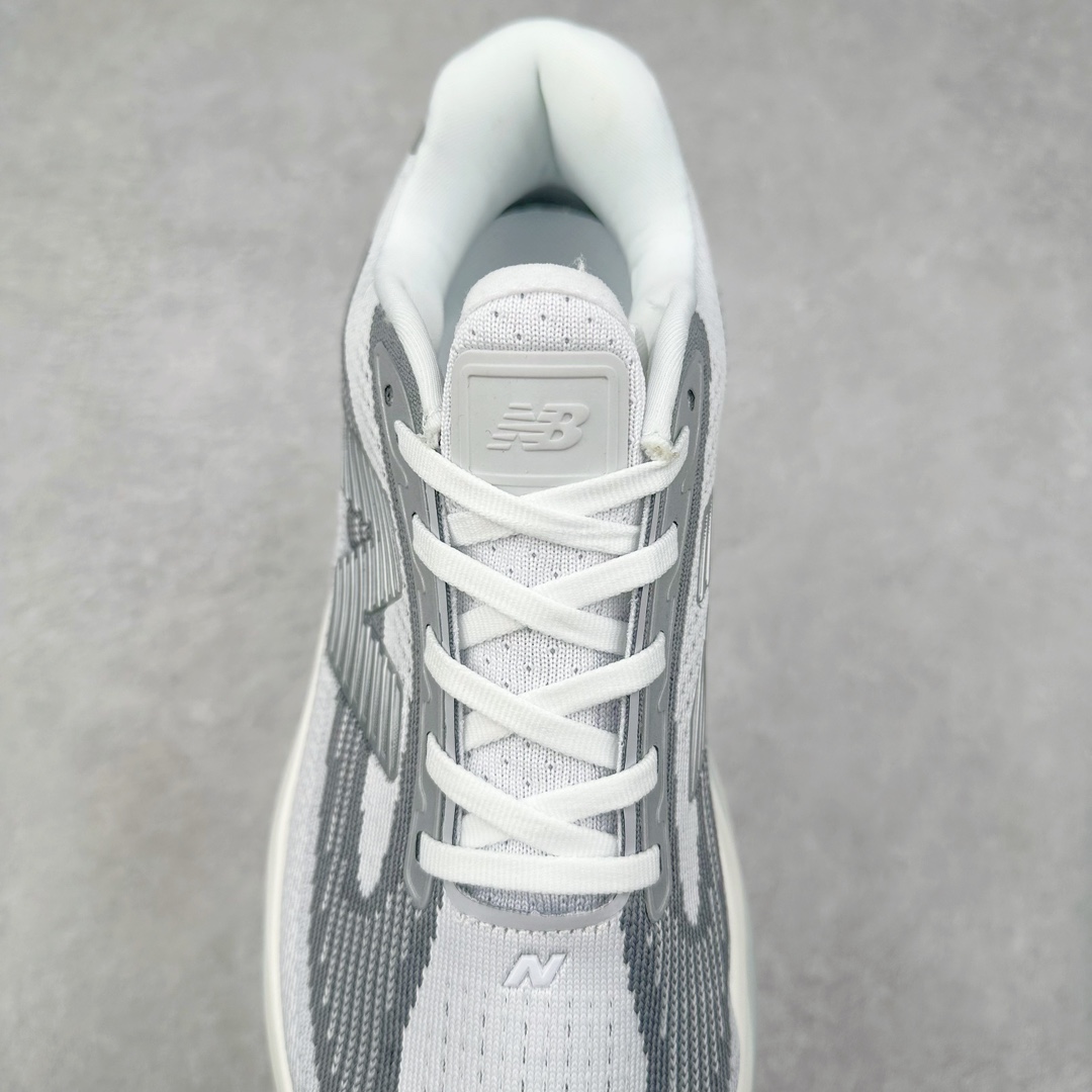 图片[5]-New Balance Fresh Foam X NB1080V5 新百伦系列低帮轻量化厚底健身休闲运动慢跑鞋 近赏｜无论是日常慢跑，还是City Walk，它都可轻松应对提起今年最流行的事情，想必在你所在的城市来一段City Walk，是很多潮男潮女都会做的吧。当时间来到十月，一年中最舒服的时光，无论是慢跑也好，还是City Walk，今天推荐的这双鞋，都可以轻松应对。那就是可以带给你久违的松弛感、治愈你柔软的需要的New Balance Fresh Foam X1080v15。作为New Balance经典跑鞋系列，1080系列可以说凝聚了品牌历来前沿科技与制造匠心。今年的v13版本可谓再度革新。在舒适体验、运动性能以及造型风格三个维度上做到了有机交融。舒适体验一直是1080跑鞋系列带给我们最大的直观感受，加上本就带有严肃跑鞋基因，在今年全新材料配方的Fresh FoamX中底泡棉上则有了不一样的缓震性能，重新定义“踩屎感”。可再生柔软针织鞋面使用可追溯的Repreve再生鞋面材料，柔软透气的鞋面提供绵密的贴合与包裹感，轻量分区橡胶大底分区外底橡胶采用新材料，改进纹路设计，增加前掌外底硬度，提升滚动反馈和传动效率。尺码：40 40.5 41.5 42 42.5 43 44 45-选品中心