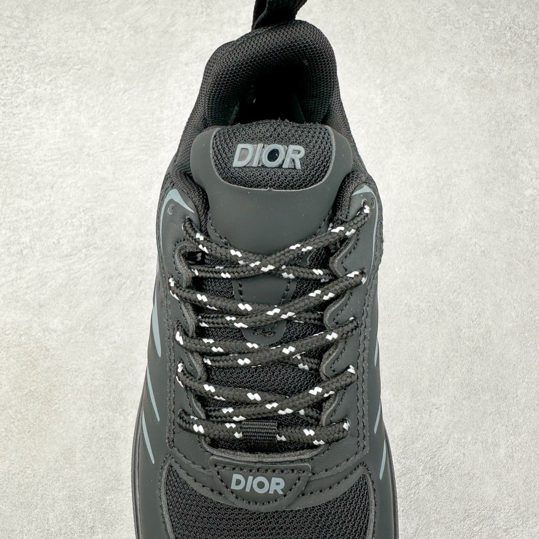 图片[5]-DIOR B44 Blade 迪奥2024新款圆头系带跑步鞋 新款鞋款的特点是受到 21 世纪启发的大胆蓬松造型 B44 Blade 运动鞋采用渐变技术网布制成 配有同色技术面料面板 鞋底上配有对比鲜明的 Blade 嵌件 与跑步世界息息相关 这款运动鞋具有运动、复古未来主义的外观 配有超细纤维和帆布嵌件 并饰有标志性的“Dior”标志 点缀在鞋面、鞋跟和侧面 鞋型饰有 Dior 和Lewis Hamilton标志性饰物 悬挂在鞋眼上 而鞋面、鞋跟和侧面则饰有 Dior 标志 尺码：36 37 38 39 40 41 42 43 44 45-选品中心