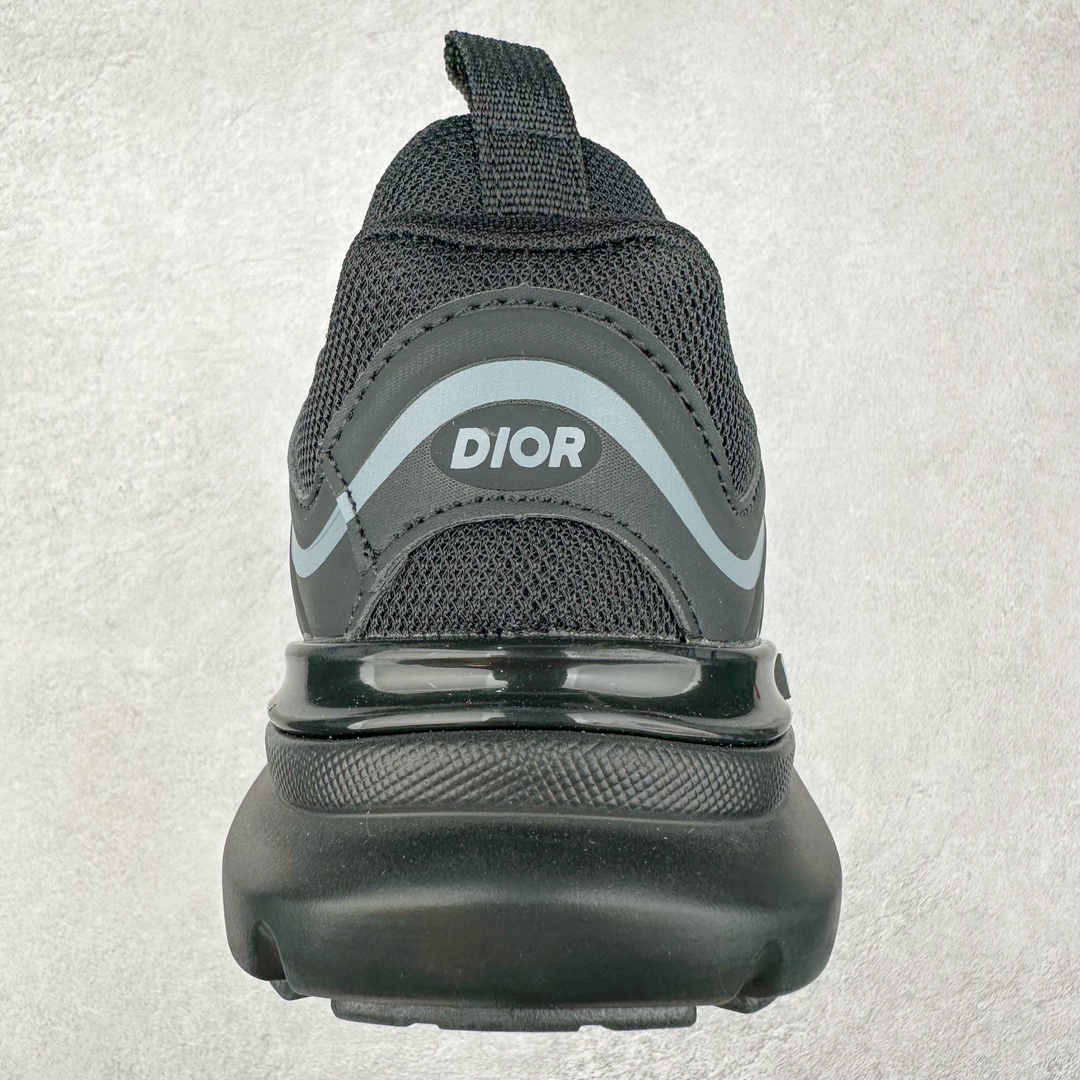 图片[8]-DIOR B44 Blade 迪奥2024新款圆头系带跑步鞋 新款鞋款的特点是受到 21 世纪启发的大胆蓬松造型 B44 Blade 运动鞋采用渐变技术网布制成 配有同色技术面料面板 鞋底上配有对比鲜明的 Blade 嵌件 与跑步世界息息相关 这款运动鞋具有运动、复古未来主义的外观 配有超细纤维和帆布嵌件 并饰有标志性的“Dior”标志 点缀在鞋面、鞋跟和侧面 鞋型饰有 Dior 和Lewis Hamilton标志性饰物 悬挂在鞋眼上 而鞋面、鞋跟和侧面则饰有 Dior 标志 尺码：36 37 38 39 40 41 42 43 44 45-选品中心