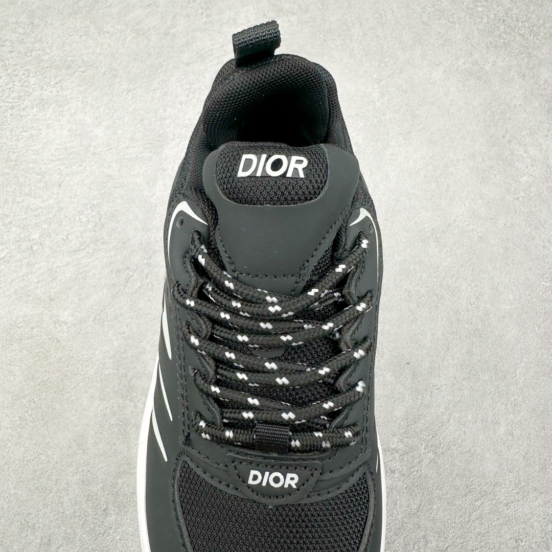 图片[5]-DIOR B44 Blade 迪奥2024新款圆头系带跑步鞋 新款鞋款的特点是受到 21 世纪启发的大胆蓬松造型 B44 Blade 运动鞋采用渐变技术网布制成 配有同色技术面料面板 鞋底上配有对比鲜明的 Blade 嵌件 与跑步世界息息相关 这款运动鞋具有运动、复古未来主义的外观 配有超细纤维和帆布嵌件 并饰有标志性的“Dior”标志 点缀在鞋面、鞋跟和侧面 鞋型饰有 Dior 和Lewis Hamilton标志性饰物 悬挂在鞋眼上 而鞋面、鞋跟和侧面则饰有 Dior 标志 尺码：36 37 38 39 40 41 42 43 44 45-选品中心