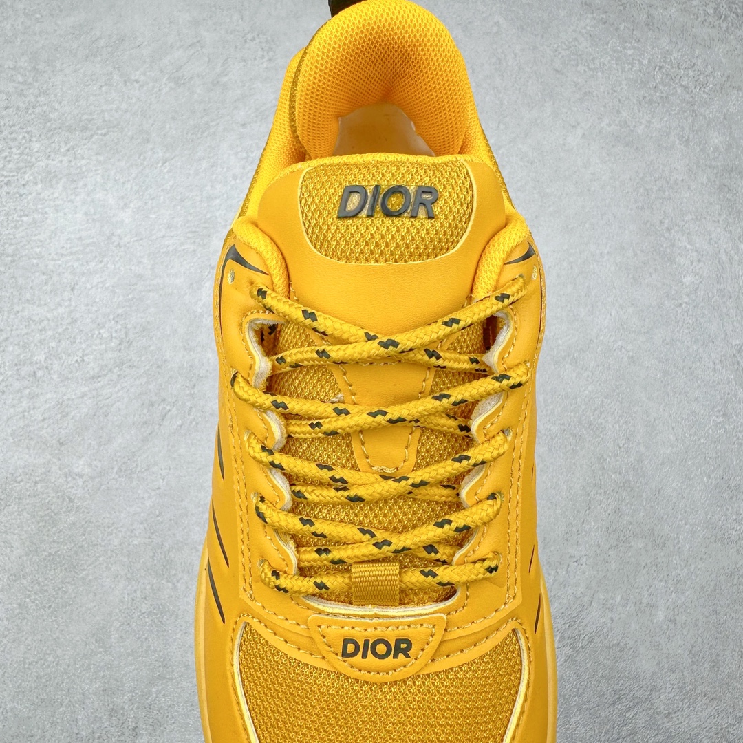 图片[5]-DIOR B44 Blade 迪奥2024新款圆头系带跑步鞋 新款鞋款的特点是受到 21 世纪启发的大胆蓬松造型 B44 Blade 运动鞋采用渐变技术网布制成 配有同色技术面料面板 鞋底上配有对比鲜明的 Blade 嵌件 与跑步世界息息相关 这款运动鞋具有运动、复古未来主义的外观 配有超细纤维和帆布嵌件 并饰有标志性的“Dior”标志 点缀在鞋面、鞋跟和侧面 鞋型饰有 Dior 和Lewis Hamilton标志性饰物 悬挂在鞋眼上 而鞋面、鞋跟和侧面则饰有 Dior 标志 尺码：36 37 38 39 40 41 42 43 44 45-选品中心