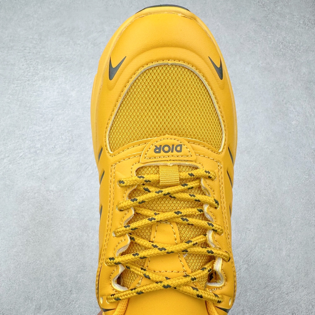 图片[4]-DIOR B44 Blade 迪奥2024新款圆头系带跑步鞋 新款鞋款的特点是受到 21 世纪启发的大胆蓬松造型 B44 Blade 运动鞋采用渐变技术网布制成 配有同色技术面料面板 鞋底上配有对比鲜明的 Blade 嵌件 与跑步世界息息相关 这款运动鞋具有运动、复古未来主义的外观 配有超细纤维和帆布嵌件 并饰有标志性的“Dior”标志 点缀在鞋面、鞋跟和侧面 鞋型饰有 Dior 和Lewis Hamilton标志性饰物 悬挂在鞋眼上 而鞋面、鞋跟和侧面则饰有 Dior 标志 尺码：36 37 38 39 40 41 42 43 44 45-选品中心