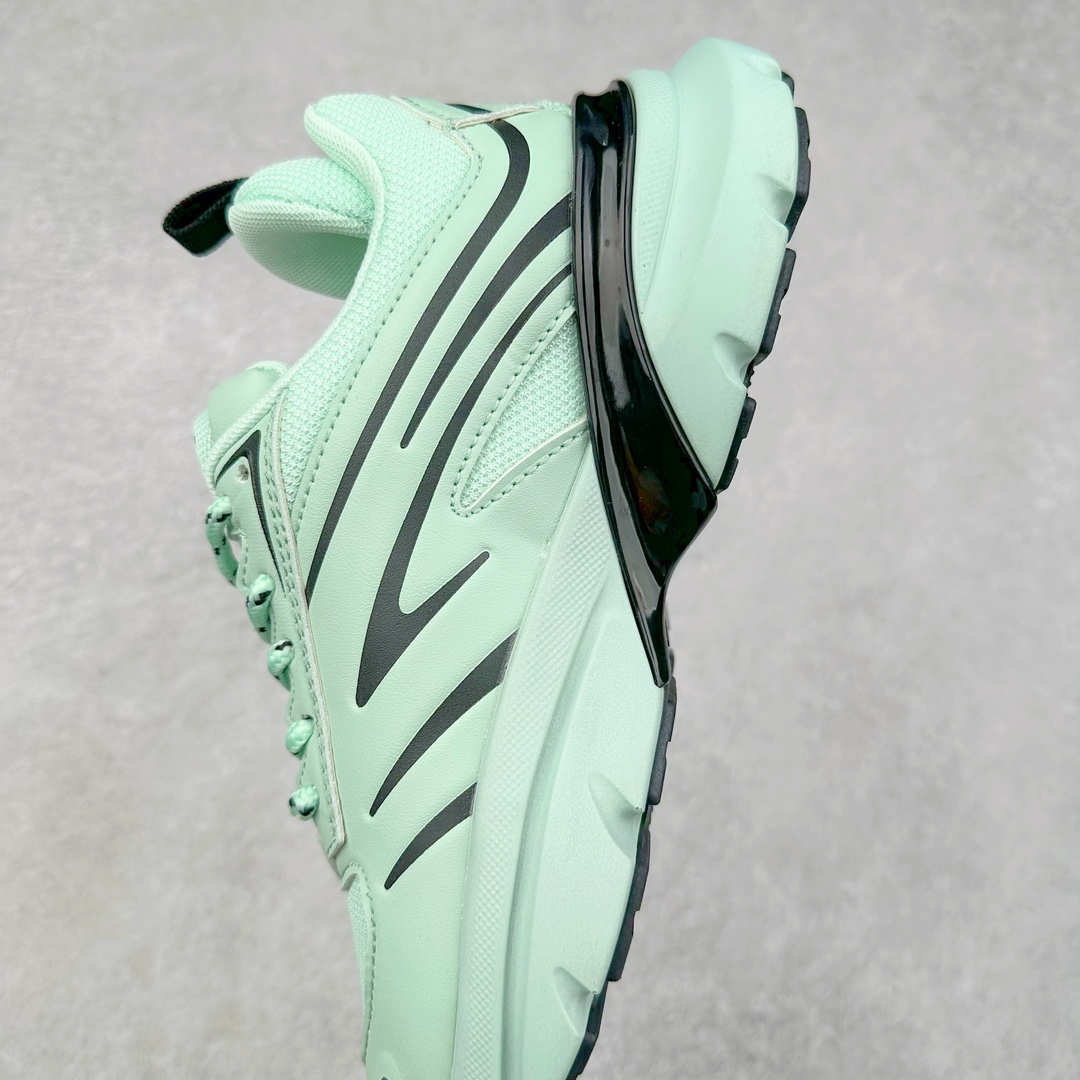 图片[7]-DIOR B44 Blade 迪奥2024新款圆头系带跑步鞋 新款鞋款的特点是受到 21 世纪启发的大胆蓬松造型 B44 Blade 运动鞋采用渐变技术网布制成 配有同色技术面料面板 鞋底上配有对比鲜明的 Blade 嵌件 与跑步世界息息相关 这款运动鞋具有运动、复古未来主义的外观 配有超细纤维和帆布嵌件 并饰有标志性的“Dior”标志 点缀在鞋面、鞋跟和侧面 鞋型饰有 Dior 和Lewis Hamilton标志性饰物 悬挂在鞋眼上 而鞋面、鞋跟和侧面则饰有 Dior 标志 尺码：36 37 38 39 40 41 42 43 44 45-选品中心