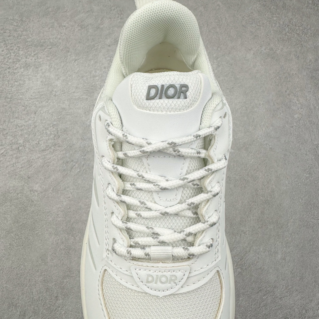 图片[5]-DIOR B44 Blade 迪奥2024新款圆头系带跑步鞋 新款鞋款的特点是受到 21 世纪启发的大胆蓬松造型 B44 Blade 运动鞋采用渐变技术网布制成 配有同色技术面料面板 鞋底上配有对比鲜明的 Blade 嵌件 与跑步世界息息相关 这款运动鞋具有运动、复古未来主义的外观 配有超细纤维和帆布嵌件 并饰有标志性的“Dior”标志 点缀在鞋面、鞋跟和侧面 鞋型饰有 Dior 和Lewis Hamilton标志性饰物 悬挂在鞋眼上 而鞋面、鞋跟和侧面则饰有 Dior 标志 尺码：36 37 38 39 40 41 42 43 44 45-选品中心