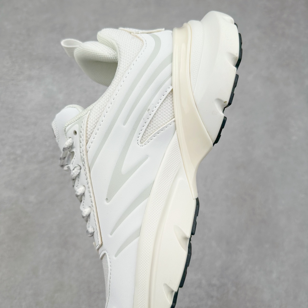 图片[7]-DIOR B44 Blade 迪奥2024新款圆头系带跑步鞋 新款鞋款的特点是受到 21 世纪启发的大胆蓬松造型 B44 Blade 运动鞋采用渐变技术网布制成 配有同色技术面料面板 鞋底上配有对比鲜明的 Blade 嵌件 与跑步世界息息相关 这款运动鞋具有运动、复古未来主义的外观 配有超细纤维和帆布嵌件 并饰有标志性的“Dior”标志 点缀在鞋面、鞋跟和侧面 鞋型饰有 Dior 和Lewis Hamilton标志性饰物 悬挂在鞋眼上 而鞋面、鞋跟和侧面则饰有 Dior 标志 尺码：36 37 38 39 40 41 42 43 44 45-选品中心