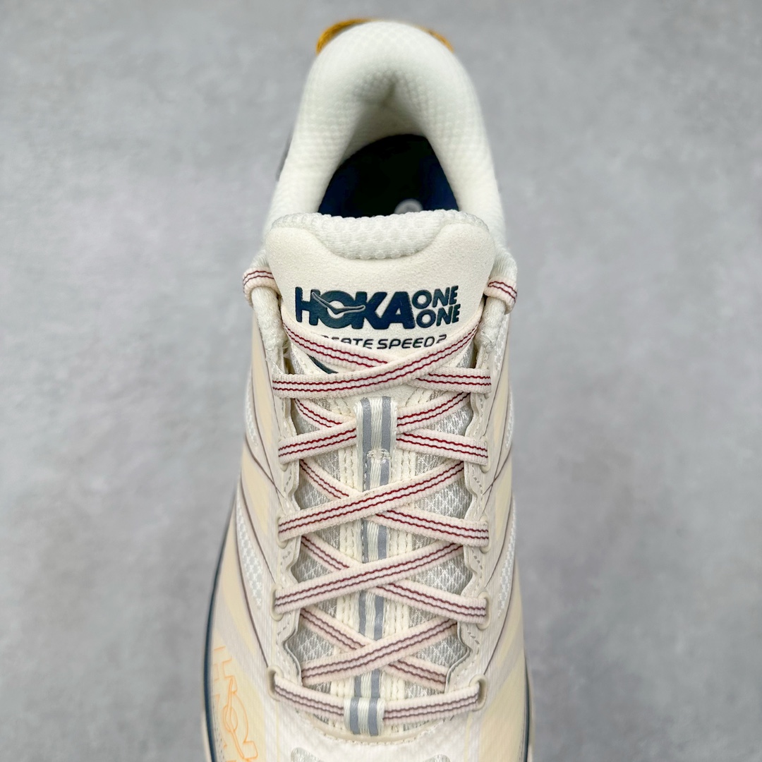 图片[4]-HOKA ONE ONE Mafate Speed 2 Low 玛法特2代系列低帮轻量户外越野休闲运动慢跑鞋 HOKA ONE ONE 最近推出了一个胶囊系列 Origin Story 这个系列里的 Mafate Speed 2 可以说让我日思夜想有一阵子了 最近终于拔草 让我来分享一下这双也是上脚赞到爆的越野跑鞋吧 以阿尔卑斯山脉作为主题将亮黄色与蓝色调覆盖在这经典轮廓之上 配色的呈现效果相当亮眼 以至于很多人买这个配色是用来日常搭配的 鞋面采用超轻的无缝架构 轻薄的TPU贴在透气的鞋面材料上 减轻重量同时也保证了支撑性 鞋底则采用滚动平衡技术 引导跑者回归自然步态 祖传的神奇EVA材质中底依旧是一如既往地表现优秀 能提供充足的缓震 作为HOKA家的越野跑鞋 VIBRAM 橡胶大底也是必不可少的 即便在复杂湿滑的地形 依旧能有良好的抓地力及稳定性 鞋带采用了弹性不易松脱的扁宽弹性鞋带 前掌与中掌部分也进行了加宽 也更加适合亚洲人的脚型 是一款十分全面且足够强悍的户外硬核越野鞋 而这双极其亮眼的越野跑鞋恰好又是在江山一百中参赛的UTMB冠军 Ludovic POMMERET 夺冠时穿着的战靴 这就让它变得更加有吸引力了 用来日常搭配的话短裤是基本不挑 长裤我个人推荐阔腿裤 工装裤以及各种长筒牛仔裤都可以 尺码：36 36.5 37.5 38 38.5 39 40 40.5 41 42 42.5 43 44 44.5 45-选品中心