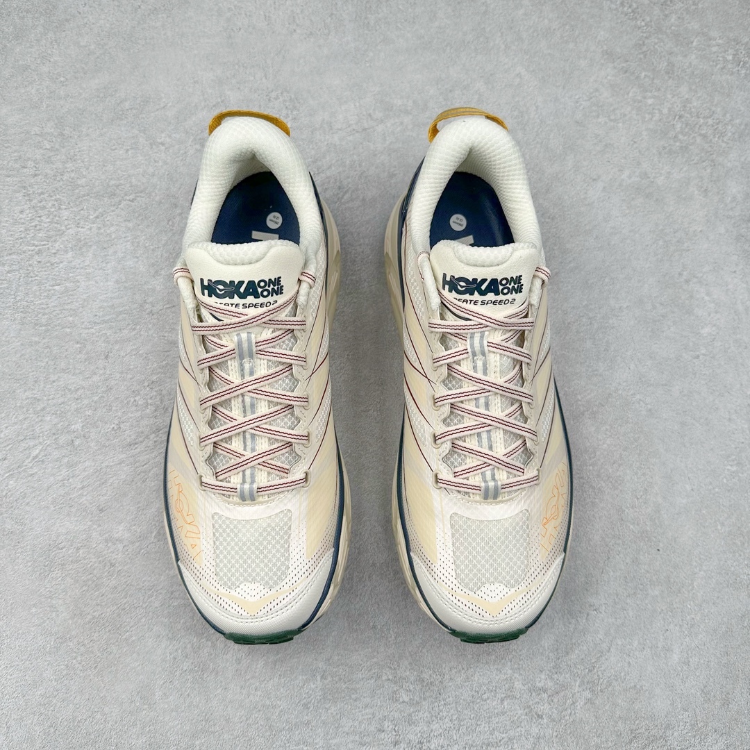 HOKA ONE ONE Mafate Speed 2 Low 玛法特2代系列低帮轻量户外越野休闲运动慢跑鞋 HOKA ONE ONE 最近推出了一个胶囊系列 Origin Story 这个系列里的 Mafate Speed 2 可以说让我日思夜想有一阵子了 最近终于拔草 让我来分享一下这双也是上脚赞到爆的越野跑鞋吧 以阿尔卑斯山脉作为主题将亮黄色与蓝色调覆盖在这经典轮廓之上 配色的呈现效果相当亮眼 以至于很多人买这个配色是用来日常搭配的 鞋面采用超轻的无缝架构 轻薄的TPU贴在透气的鞋面材料上 减轻重量同时也保证了支撑性 鞋底则采用滚动平衡技术 引导跑者回归自然步态 祖传的神奇EVA材质中底依旧是一如既往地表现优秀 能提供充足的缓震 作为HOKA家的越野跑鞋 VIBRAM 橡胶大底也是必不可少的 即便在复杂湿滑的地形 依旧能有良好的抓地力及稳定性 鞋带采用了弹性不易松脱的扁宽弹性鞋带 前掌与中掌部分也进行了加宽 也更加适合亚洲人的脚型 是一款十分全面且足够强悍的户外硬核越野鞋 而这双极其亮眼的越野跑鞋恰好又是在江山一百中参赛的UTMB冠军 Ludovic POMMERET 夺冠时穿着的战靴 这就让它变得更加有吸引力了 用来日常搭配的话短裤是基本不挑 长裤我个人推荐阔腿裤 工装裤以及各种长筒牛仔裤都可以 尺码：36 36.5 37.5 38 38.5 39 40 40.5 41 42 42.5 43 44 44.5 45-选品中心