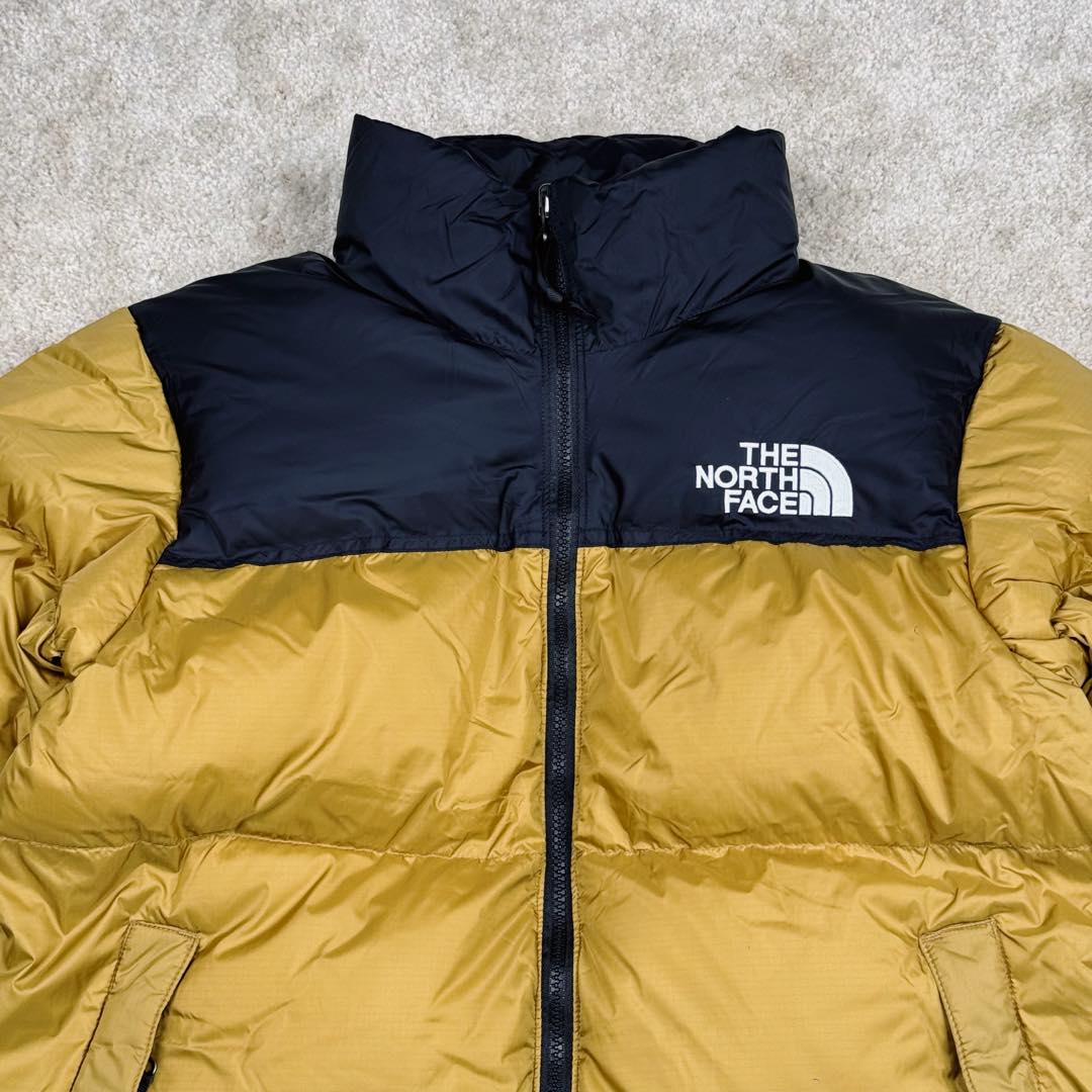 图片[4]-＃纯原特价福利 TheNorthFace 1996 Nuptse 4NCH 北面拼色户外经典潮牌羽绒服 美国原厂原版数据开版 比例协调、宽松、保暖、时尚 真正原厂内部数据 最大可穿至230斤左右【非市面为节约成本而缩小版型】建议对比尺码表参数 全新进口百灵达绣花机定制万针电绣 采用进口7号针 进口绣线 保证每字饱满、立体、清晰 可称最贵绣标 采用国标90白鸭绒填充 保暖性能更出色 轻便不厚重 压缩后的蓬松度恢复性好 原厂定制40D格子四级防水布料 独家采用原版一致单层布料做法【非市面通货内加胆布】采用单层布料考验了布料及羽绒必须要达标 防止跑绒 并保证手感及膨松度 内里采用尼龙nylon双重双层封禁设计 不会出现任何跑绒现象 内置抽拉绳扣的可调节下摆 可防风防寒 拉链采用吉田YKK原厂定制 刻字清晰 质感完美顺滑 建议比较可供过毒验货 辅料及扣子均采用原版一样铜芯弹簧【非市面铁芯弹簧】可对比了解更多细节 只做市场最高版本 袖口六角扣标志着同步原版一样的六角扣 真正做到和原版一摸一样 不诋毁 不浮夸 真实且不需要太多文案 因为专注 所以专业！ 库存明细 宝石蓝 XS×30 S×30 抹茶绿 XS×60 S×60 M×60 L×60 藏蓝绿 XS×120 S×35 M×25 卡其色 XS×10 S×20 M×60 L×60 XL×60 XXL×30-选品中心