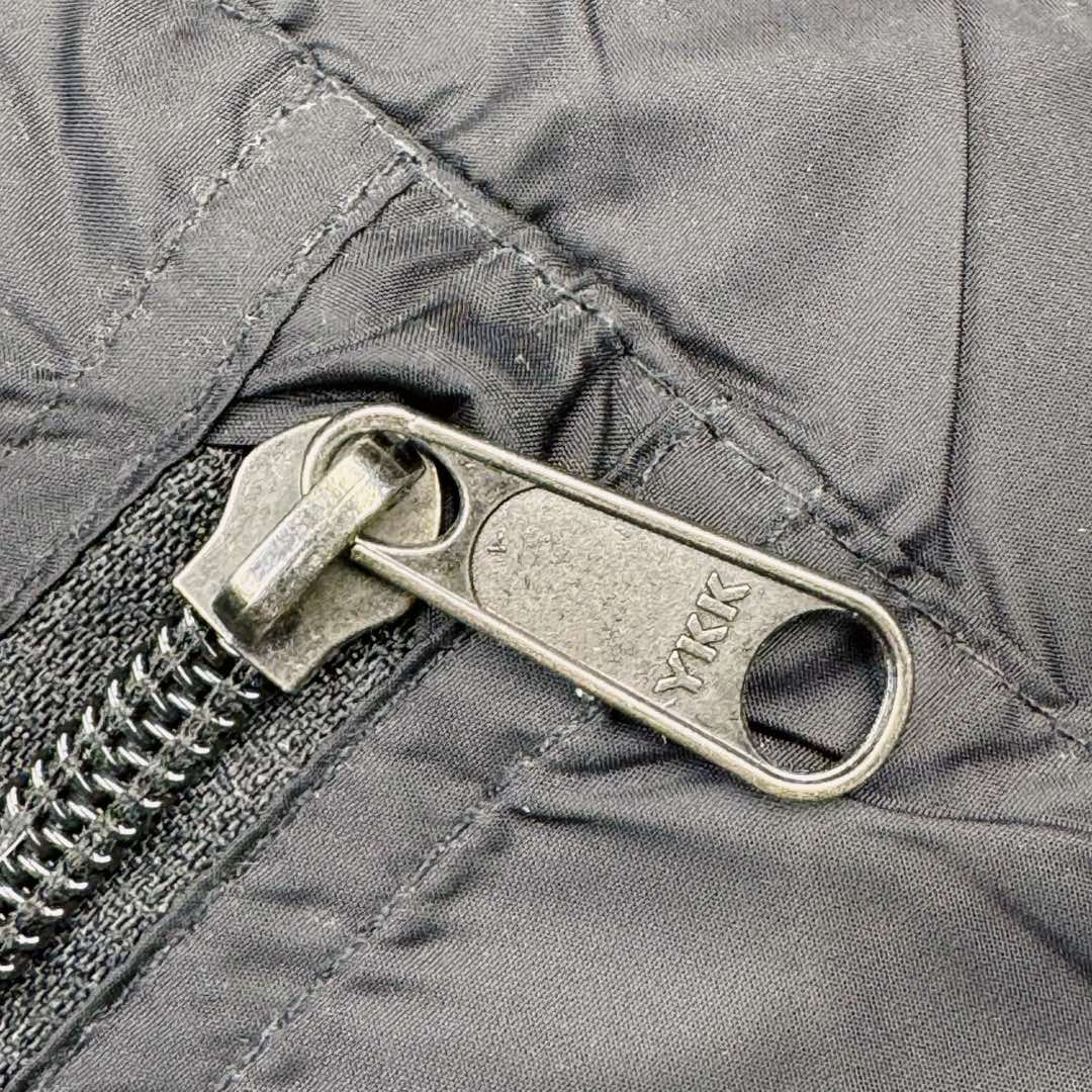 图片[18]-＃纯原特价福利 TheNorthFace 1996 Nuptse 4NCH 北面拼色户外经典潮牌羽绒服 美国原厂原版数据开版 比例协调、宽松、保暖、时尚 真正原厂内部数据 最大可穿至230斤左右【非市面为节约成本而缩小版型】建议对比尺码表参数 全新进口百灵达绣花机定制万针电绣 采用进口7号针 进口绣线 保证每字饱满、立体、清晰 可称最贵绣标 采用国标90白鸭绒填充 保暖性能更出色 轻便不厚重 压缩后的蓬松度恢复性好 原厂定制40D格子四级防水布料 独家采用原版一致单层布料做法【非市面通货内加胆布】采用单层布料考验了布料及羽绒必须要达标 防止跑绒 并保证手感及膨松度 内里采用尼龙nylon双重双层封禁设计 不会出现任何跑绒现象 内置抽拉绳扣的可调节下摆 可防风防寒 拉链采用吉田YKK原厂定制 刻字清晰 质感完美顺滑 建议比较可供过毒验货 辅料及扣子均采用原版一样铜芯弹簧【非市面铁芯弹簧】可对比了解更多细节 只做市场最高版本 袖口六角扣标志着同步原版一样的六角扣 真正做到和原版一摸一样 不诋毁 不浮夸 真实且不需要太多文案 因为专注 所以专业！ 库存明细 宝石蓝 XS×30 S×30 抹茶绿 XS×60 S×60 M×60 L×60 藏蓝绿 XS×120 S×35 M×25 卡其色 XS×10 S×20 M×60 L×60 XL×60 XXL×30-选品中心