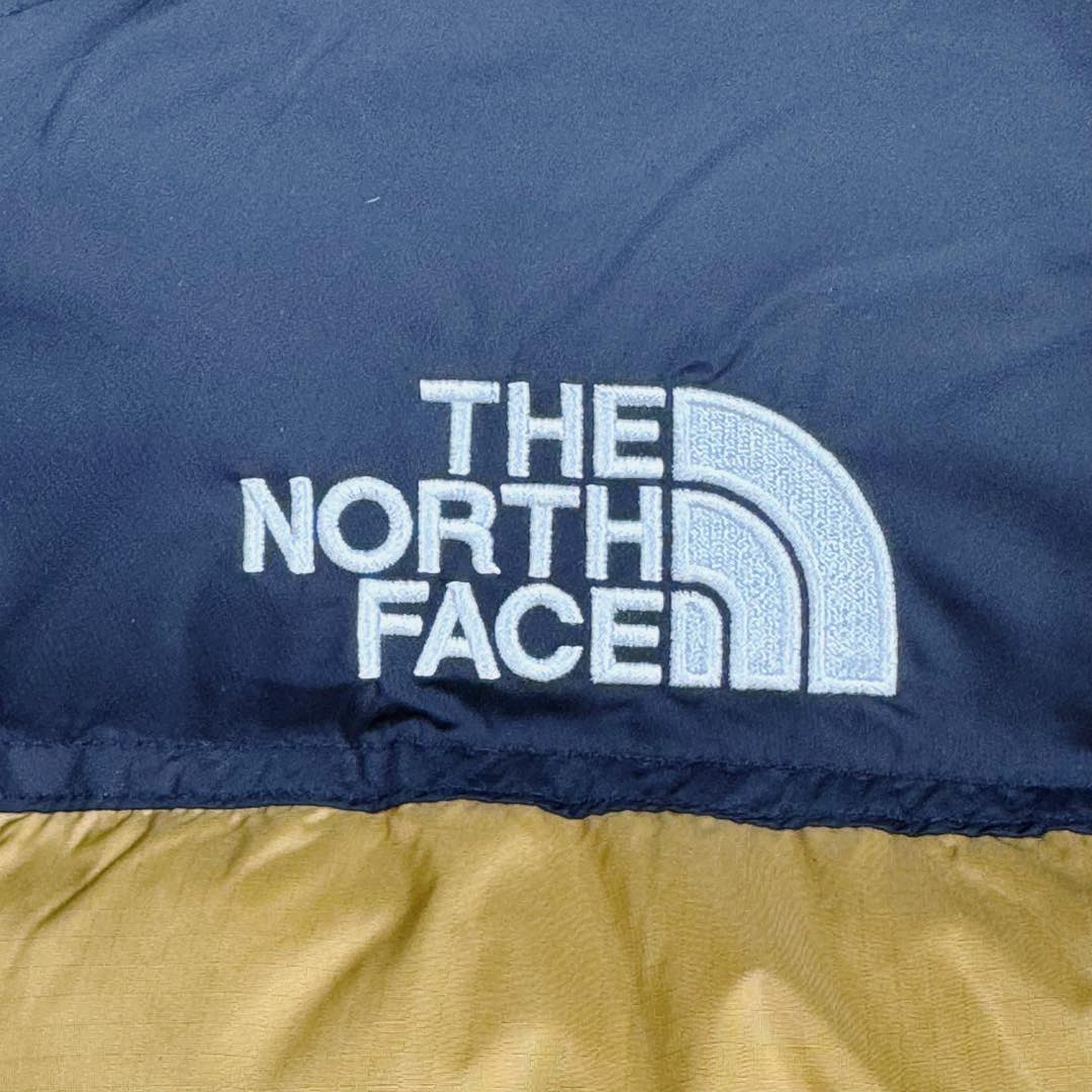 图片[9]-＃纯原特价福利 TheNorthFace 1996 Nuptse 4NCH 北面拼色户外经典潮牌羽绒服 美国原厂原版数据开版 比例协调、宽松、保暖、时尚 真正原厂内部数据 最大可穿至230斤左右【非市面为节约成本而缩小版型】建议对比尺码表参数 全新进口百灵达绣花机定制万针电绣 采用进口7号针 进口绣线 保证每字饱满、立体、清晰 可称最贵绣标 采用国标90白鸭绒填充 保暖性能更出色 轻便不厚重 压缩后的蓬松度恢复性好 原厂定制40D格子四级防水布料 独家采用原版一致单层布料做法【非市面通货内加胆布】采用单层布料考验了布料及羽绒必须要达标 防止跑绒 并保证手感及膨松度 内里采用尼龙nylon双重双层封禁设计 不会出现任何跑绒现象 内置抽拉绳扣的可调节下摆 可防风防寒 拉链采用吉田YKK原厂定制 刻字清晰 质感完美顺滑 建议比较可供过毒验货 辅料及扣子均采用原版一样铜芯弹簧【非市面铁芯弹簧】可对比了解更多细节 只做市场最高版本 袖口六角扣标志着同步原版一样的六角扣 真正做到和原版一摸一样 不诋毁 不浮夸 真实且不需要太多文案 因为专注 所以专业！ 库存明细 宝石蓝 XS×30 S×30 抹茶绿 XS×60 S×60 M×60 L×60 藏蓝绿 XS×120 S×35 M×25 卡其色 XS×10 S×20 M×60 L×60 XL×60 XXL×30-选品中心