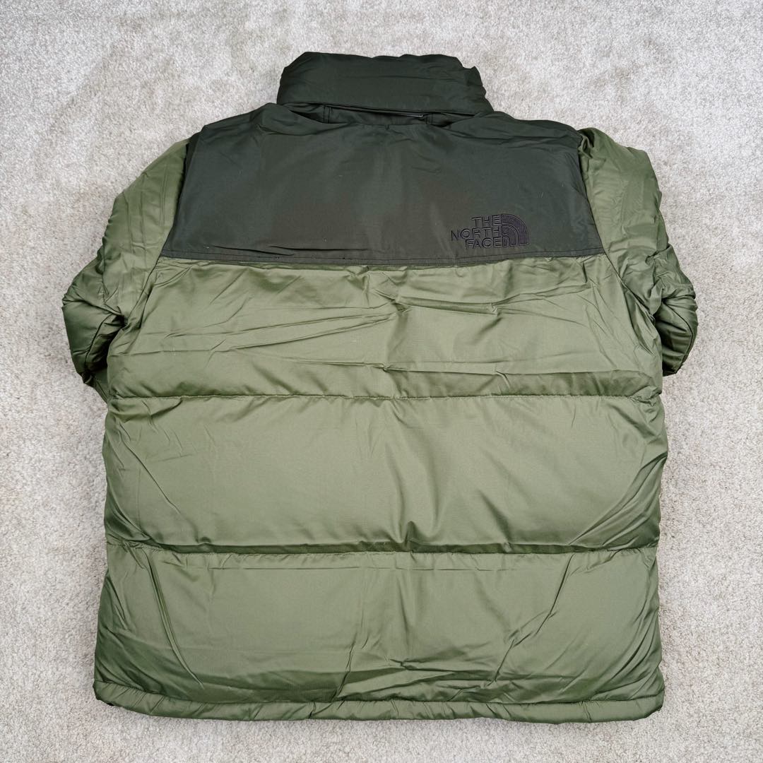图片[3]-＃纯原特价福利 TheNorthFace 1996 Nuptse 4NCH 北面拼色户外经典潮牌羽绒服 美国原厂原版数据开版 比例协调、宽松、保暖、时尚 真正原厂内部数据 最大可穿至230斤左右【非市面为节约成本而缩小版型】建议对比尺码表参数 全新进口百灵达绣花机定制万针电绣 采用进口7号针 进口绣线 保证每字饱满、立体、清晰 可称最贵绣标 采用国标90白鸭绒填充 保暖性能更出色 轻便不厚重 压缩后的蓬松度恢复性好 原厂定制40D格子四级防水布料 独家采用原版一致单层布料做法【非市面通货内加胆布】采用单层布料考验了布料及羽绒必须要达标 防止跑绒 并保证手感及膨松度 内里采用尼龙nylon双重双层封禁设计 不会出现任何跑绒现象 内置抽拉绳扣的可调节下摆 可防风防寒 拉链采用吉田YKK原厂定制 刻字清晰 质感完美顺滑 建议比较可供过毒验货 辅料及扣子均采用原版一样铜芯弹簧【非市面铁芯弹簧】可对比了解更多细节 只做市场最高版本 袖口六角扣标志着同步原版一样的六角扣 真正做到和原版一摸一样 不诋毁 不浮夸 真实且不需要太多文案 因为专注 所以专业！ 库存明细 宝石蓝 XS×30 S×30 抹茶绿 XS×60 S×60 M×60 L×60 藏蓝绿 XS×120 S×35 M×25 卡其色 XS×10 S×20 M×60 L×60 XL×60 XXL×30-选品中心