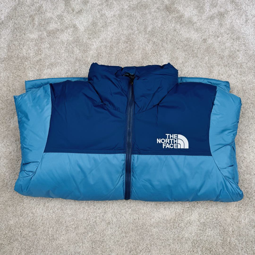 图片[14]-＃纯原特价福利 TheNorthFace 1996 Nuptse 4NCH 北面拼色户外经典潮牌羽绒服 美国原厂原版数据开版 比例协调、宽松、保暖、时尚 真正原厂内部数据 最大可穿至230斤左右【非市面为节约成本而缩小版型】建议对比尺码表参数 全新进口百灵达绣花机定制万针电绣 采用进口7号针 进口绣线 保证每字饱满、立体、清晰 可称最贵绣标 采用国标90白鸭绒填充 保暖性能更出色 轻便不厚重 压缩后的蓬松度恢复性好 原厂定制40D格子四级防水布料 独家采用原版一致单层布料做法【非市面通货内加胆布】采用单层布料考验了布料及羽绒必须要达标 防止跑绒 并保证手感及膨松度 内里采用尼龙nylon双重双层封禁设计 不会出现任何跑绒现象 内置抽拉绳扣的可调节下摆 可防风防寒 拉链采用吉田YKK原厂定制 刻字清晰 质感完美顺滑 建议比较可供过毒验货 辅料及扣子均采用原版一样铜芯弹簧【非市面铁芯弹簧】可对比了解更多细节 只做市场最高版本 袖口六角扣标志着同步原版一样的六角扣 真正做到和原版一摸一样 不诋毁 不浮夸 真实且不需要太多文案 因为专注 所以专业！ 库存明细 宝石蓝 XS×30 S×30 抹茶绿 XS×60 S×60 M×60 L×60 藏蓝绿 XS×120 S×35 M×25 卡其色 XS×10 S×20 M×60 L×60 XL×60 XXL×30-选品中心