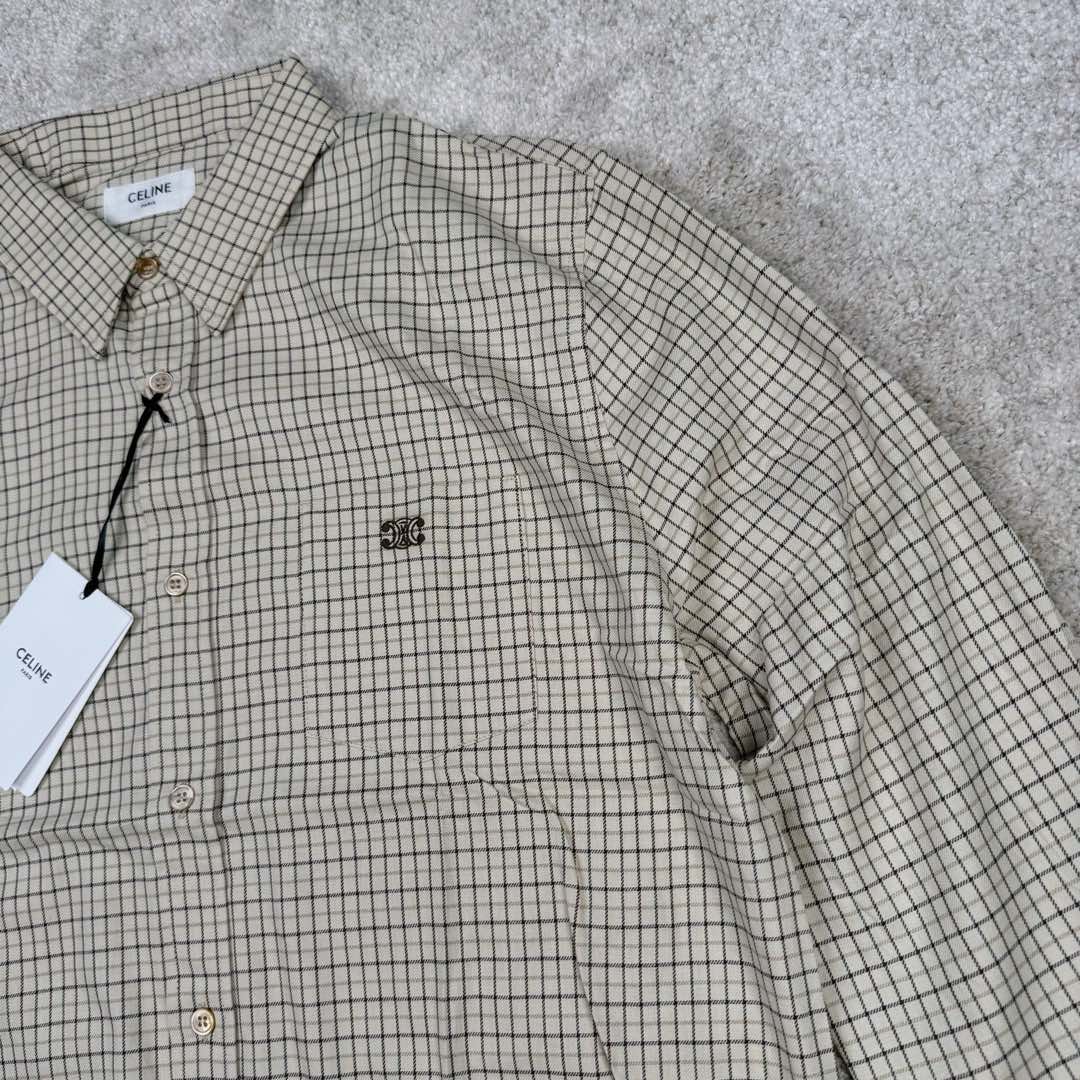 图片[6]-＃GD广顶 CELINE 赛琳 塔特萨尔尖领格纹纽扣长袖衬衫 淡黄色【塔特萨尔格纹衬衫】官网价：8300￥（1924T）采用【色织格子衬衫面料】经纬纱采用【60S双股紧密赛络纺】纬纱【订染大货面料颜色】【经纬密度160*140】前幅+口袋采用【还原华格子手工裁剪】【日本田岛绣花机刺绣小logo】配套【天然贝壳白蝶贝焗色封釉手缝扣】尺码：38 39 40 41-选品中心