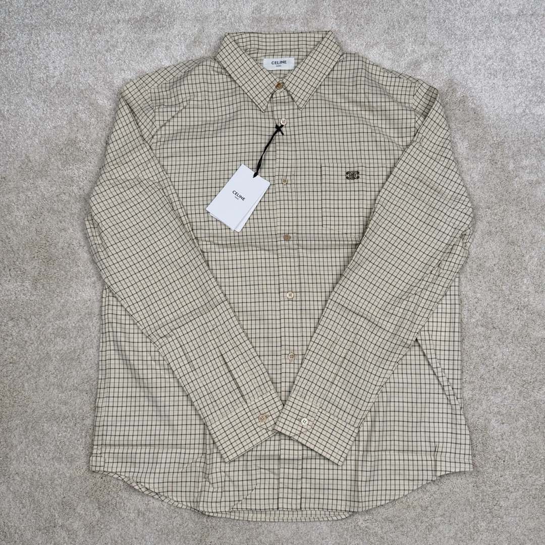 图片[2]-＃GD广顶 CELINE 赛琳 塔特萨尔尖领格纹纽扣长袖衬衫 淡黄色【塔特萨尔格纹衬衫】官网价：8300￥（1924T）采用【色织格子衬衫面料】经纬纱采用【60S双股紧密赛络纺】纬纱【订染大货面料颜色】【经纬密度160*140】前幅+口袋采用【还原华格子手工裁剪】【日本田岛绣花机刺绣小logo】配套【天然贝壳白蝶贝焗色封釉手缝扣】尺码：38 39 40 41-选品中心