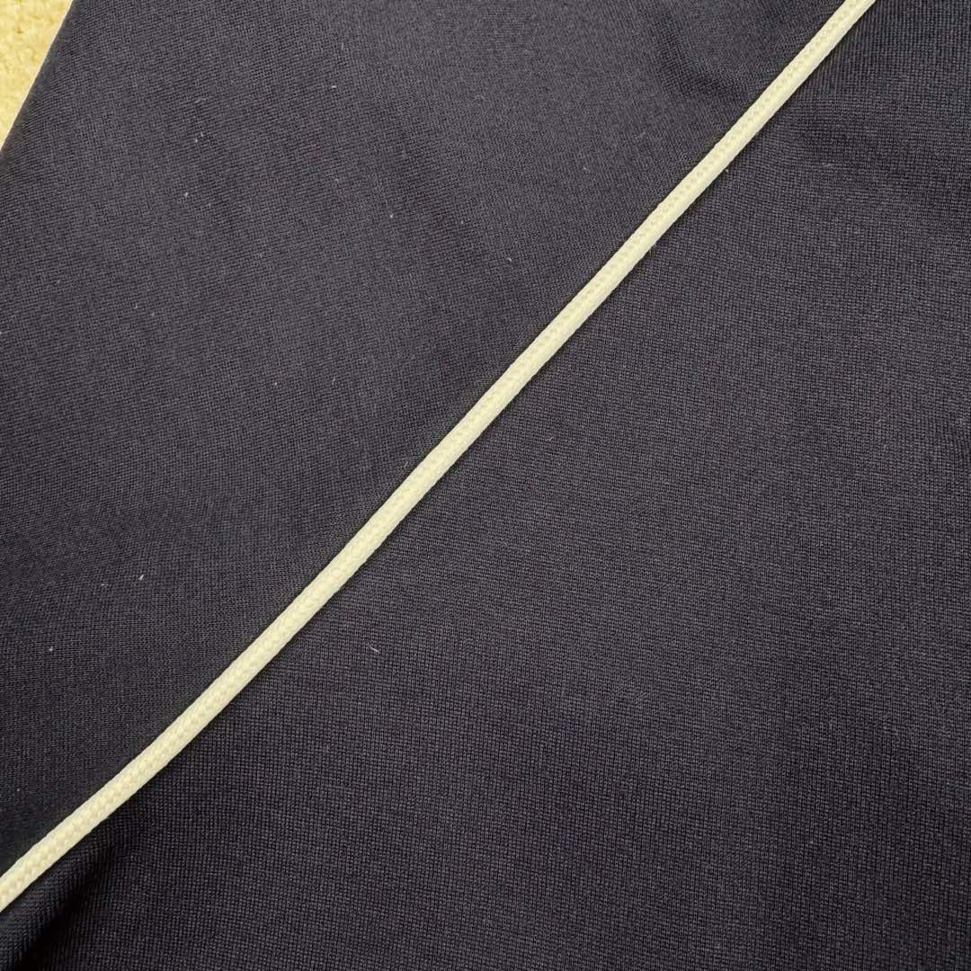 图片[13]-＃GD广顶 MIU MIU 缪缪字母刺绣徽标拉链高领长袖夹克外套 女款 蓝色 面料采用定制醋酸混纺锦纶运动面料 刺绣采用日本百联达绣花非常饱满立体 拉链全部定制隐藏式拉链 螺纹面料同缸生产定染 内里包边无缝做法 非常百搭的运动外套 这款有拼白色 面料做了顶级固色处理 100度开水浸泡不褪色 尺码：36 38 40 42-选品中心