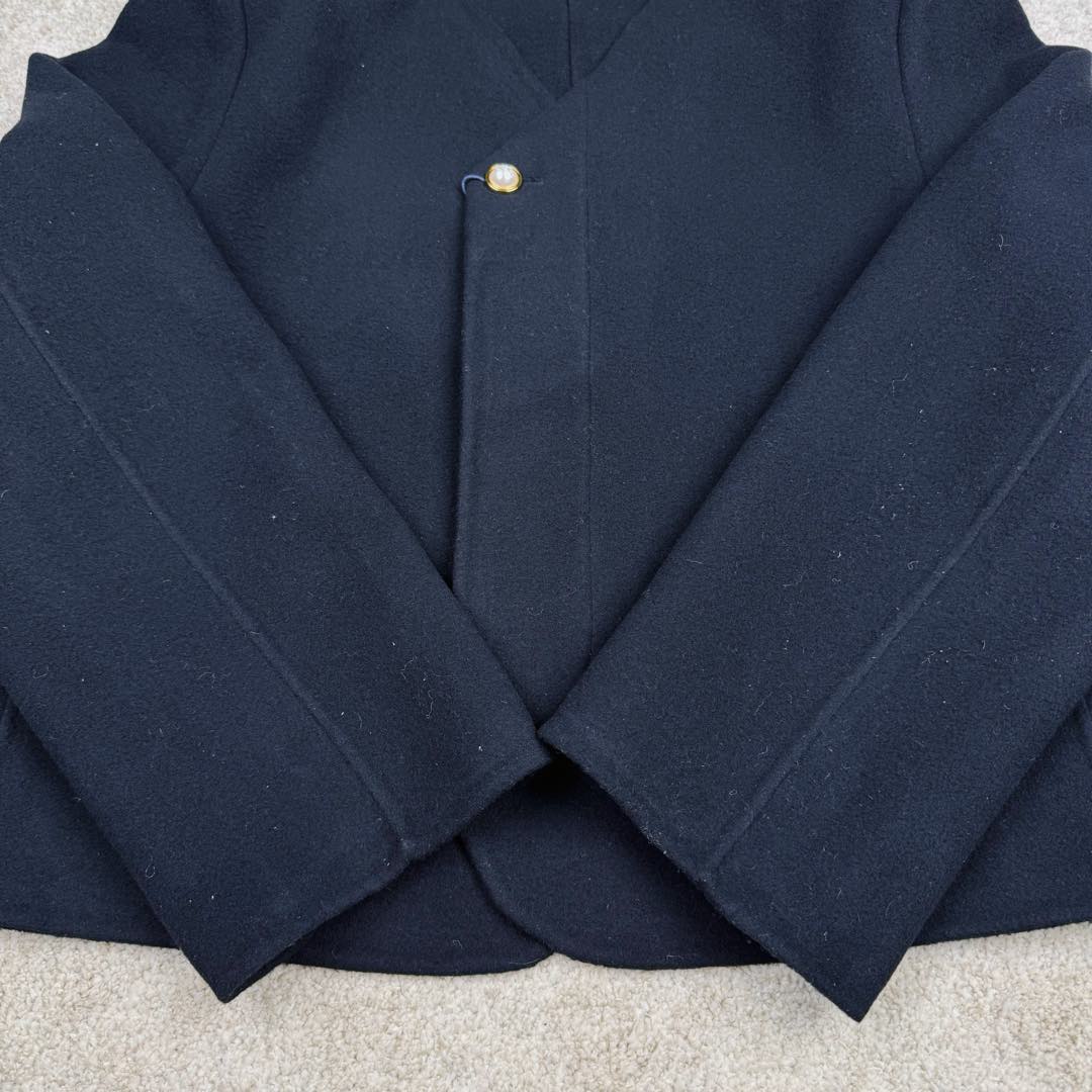 图片[9]-＃GD广顶 LOUIS VUITTON SS24 Lv菲董联名系列 纯色双面羊毛休闲小香风夹克外套 太古汇24900购入 目前二级市场已经3万+ 王嘉尔、王鹤棣等顶级明星上身 面料采用定制100%双面羊毛面料 整件衣服所有部位全部采用手缝 整件衣服没有一处用到针车 全部手工暗线 市场货已经直播货全部改成一眼假的包边外套做法 纽扣开模定制天然珍珠非合成 黑色纽扣为合金喷漆 市场货黑色纽扣采用塑料材质 尺码：48 50 52 54-选品中心