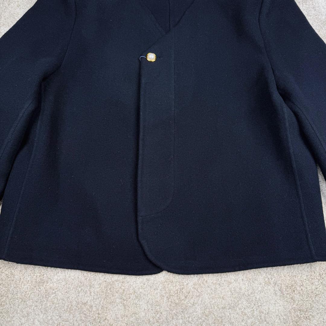 图片[8]-＃GD广顶 LOUIS VUITTON SS24 Lv菲董联名系列 纯色双面羊毛休闲小香风夹克外套 太古汇24900购入 目前二级市场已经3万+ 王嘉尔、王鹤棣等顶级明星上身 面料采用定制100%双面羊毛面料 整件衣服所有部位全部采用手缝 整件衣服没有一处用到针车 全部手工暗线 市场货已经直播货全部改成一眼假的包边外套做法 纽扣开模定制天然珍珠非合成 黑色纽扣为合金喷漆 市场货黑色纽扣采用塑料材质 尺码：48 50 52 54-选品中心