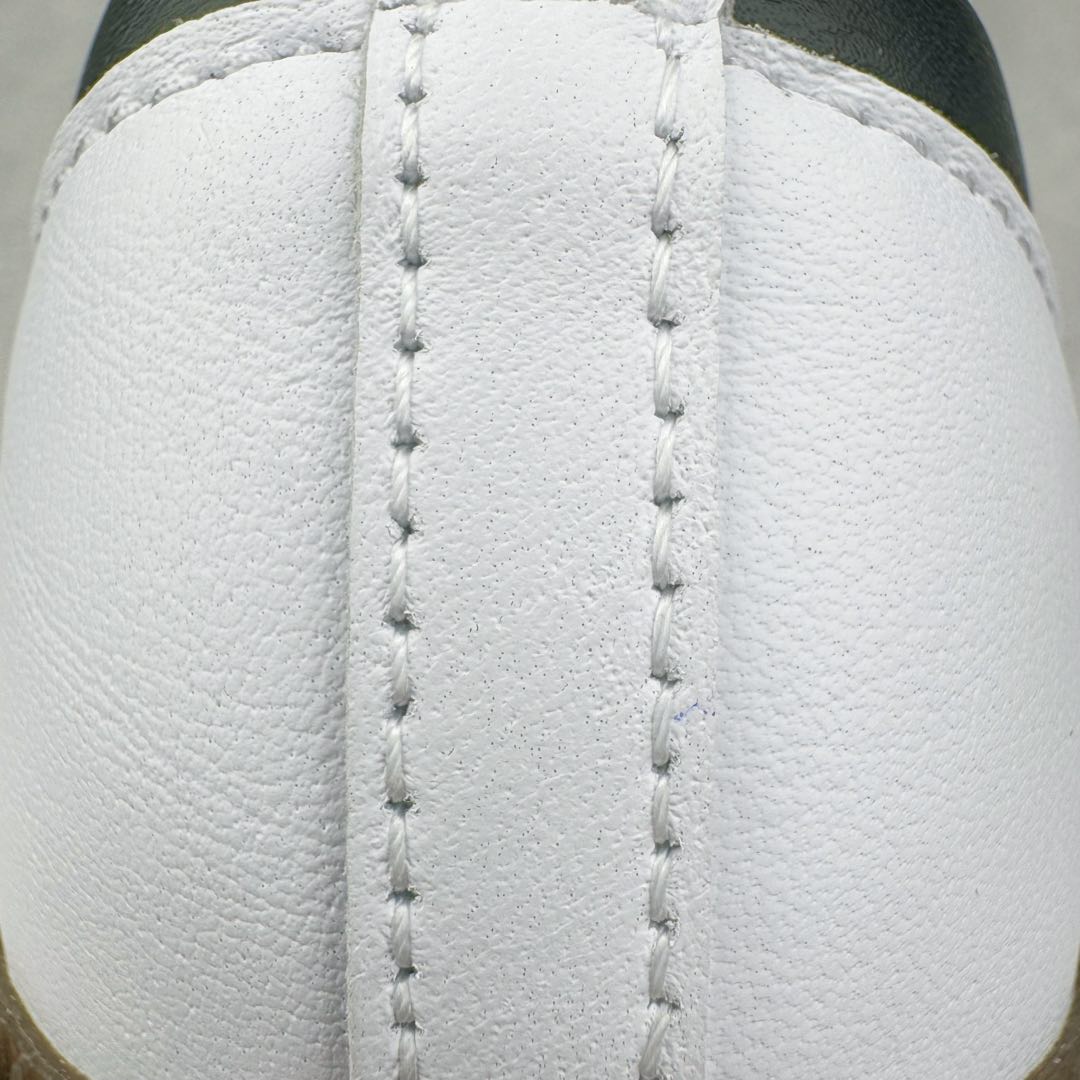 图片[16]-＃SZ纯原 AD Original Samba OG 复古经典轻便板鞋 B75806 原装头层牛皮加持 正确烫金高频细节 原装纳米超迁皮料 独家私模橡胶大底 原盒原配 正确黑色中底布 过宽过胶 这款桑巴鞋展示了高质量的工艺 带有装饰的超锁缝制和无缝的手感 柔软、柔软的皮革造型和标志性的3条纹完成了精致的外观 正规合身鞋带 鞋面上有绒面鞋垫 橡胶鞋底 享受正畸套筒软感 自50年代首次亮相以来就一直在赢得粉丝的青睐尺码：36 36.5 37.5 38 38.5 39 40 40.5 41 42 42.5 43 44 44.5 45-选品中心