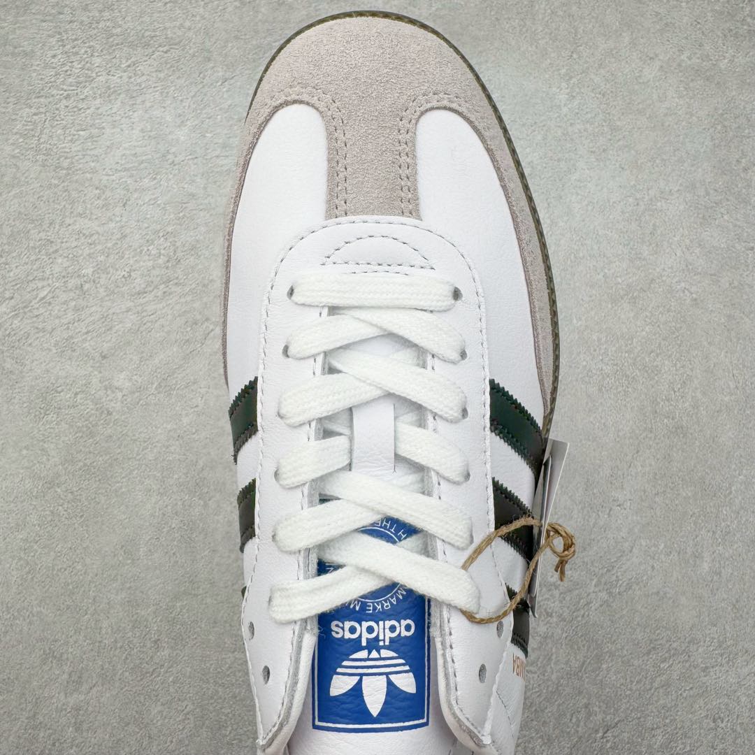 图片[4]-＃SZ纯原 AD Original Samba OG 复古经典轻便板鞋 B75806 原装头层牛皮加持 正确烫金高频细节 原装纳米超迁皮料 独家私模橡胶大底 原盒原配 正确黑色中底布 过宽过胶 这款桑巴鞋展示了高质量的工艺 带有装饰的超锁缝制和无缝的手感 柔软、柔软的皮革造型和标志性的3条纹完成了精致的外观 正规合身鞋带 鞋面上有绒面鞋垫 橡胶鞋底 享受正畸套筒软感 自50年代首次亮相以来就一直在赢得粉丝的青睐尺码：36 36.5 37.5 38 38.5 39 40 40.5 41 42 42.5 43 44 44.5 45-选品中心