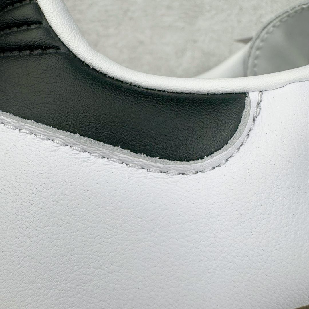 图片[18]-＃SZ纯原 AD Original Samba OG 复古经典轻便板鞋 B75806 原装头层牛皮加持 正确烫金高频细节 原装纳米超迁皮料 独家私模橡胶大底 原盒原配 正确黑色中底布 过宽过胶 这款桑巴鞋展示了高质量的工艺 带有装饰的超锁缝制和无缝的手感 柔软、柔软的皮革造型和标志性的3条纹完成了精致的外观 正规合身鞋带 鞋面上有绒面鞋垫 橡胶鞋底 享受正畸套筒软感 自50年代首次亮相以来就一直在赢得粉丝的青睐尺码：36 36.5 37.5 38 38.5 39 40 40.5 41 42 42.5 43 44 44.5 45-选品中心