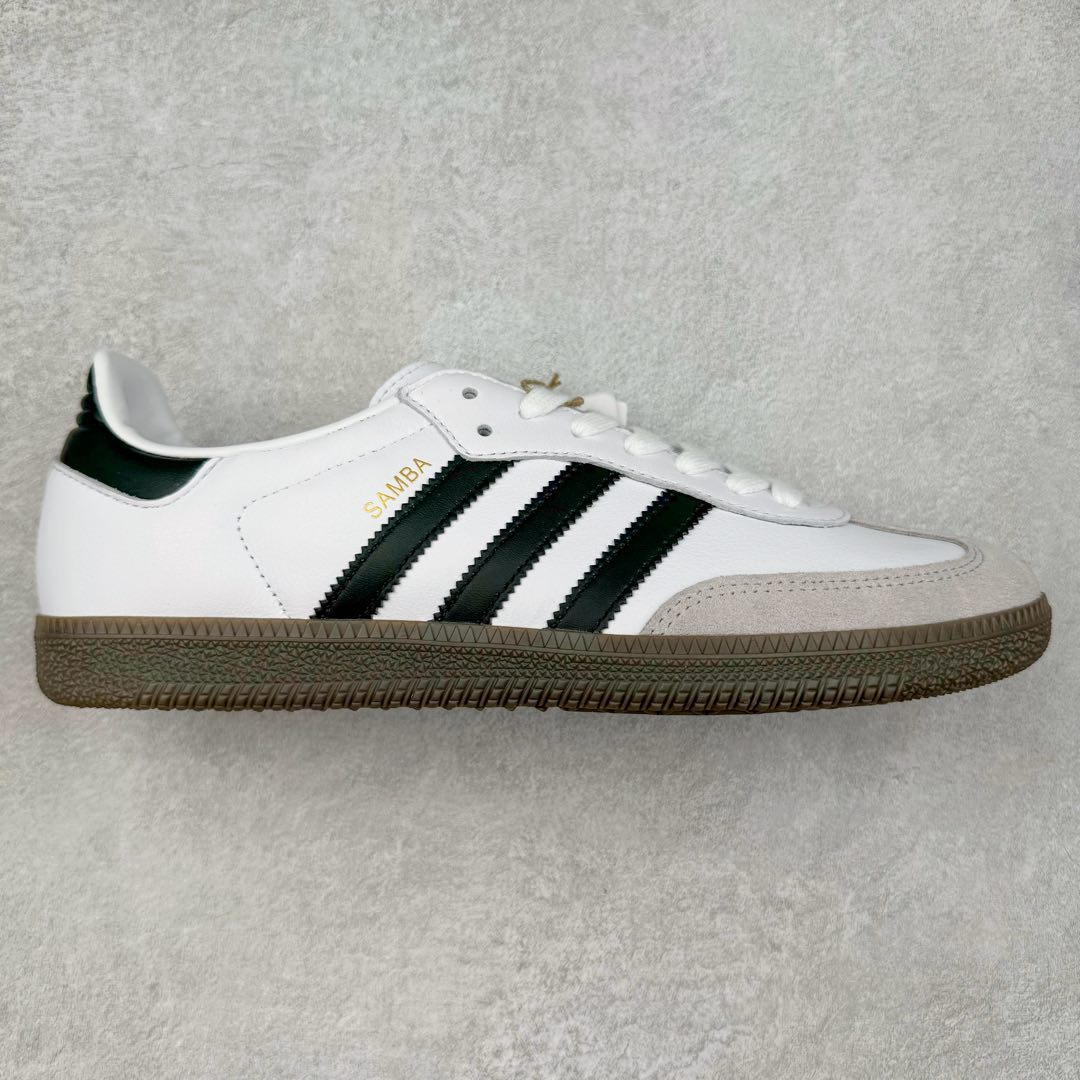 ＃SZ纯原 AD Original Samba OG 复古经典轻便板鞋 B75806 原装头层牛皮加持 正确烫金高频细节 原装纳米超迁皮料 独家私模橡胶大底 原盒原配 正确黑色中底布 过宽过胶 这款桑巴鞋展示了高质量的工艺 带有装饰的超锁缝制和无缝的手感 柔软、柔软的皮革造型和标志性的3条纹完成了精致的外观 正规合身鞋带 鞋面上有绒面鞋垫 橡胶鞋底 享受正畸套筒软感 自50年代首次亮相以来就一直在赢得粉丝的青睐尺码：36 36.5 37.5 38 38.5 39 40 40.5 41 42 42.5 43 44 44.5 45-选品中心