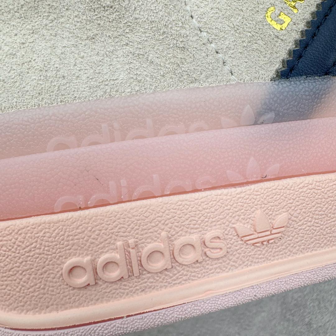 图片[20]-＃CS纯原 AD Originals Gazelle Bold W 羚羊松糕系列复古百搭厚底增高低帮休闲运动板鞋 IE6508 新的一年就要换新的打扮啦！除了设定变美、健身、减肥等目标外，你已经可以利用鞋子来“偷偷改善身材比例”的愿望了！ 因为有一句话。身高不够。鞋子来凑~赶快入手以下各大运动品牌最新推出的“厚底增高运动鞋”吧。 是最好穿最百搭的长腿神器。 重点是……不仅价格不错～鞋子也不错啊！Originals的Gazelle Bold鞋款打造出「超厚底版本」！延续流线鞋型、经典麂皮材质、白色三条线和侧面烫金标志的复古外型，奶油白鞋底高度直接乘3，出门搭上它，保证一路步步高升。尺码：36 36⅔ 37⅓ 38 38⅔ 39⅓ 40-选品中心