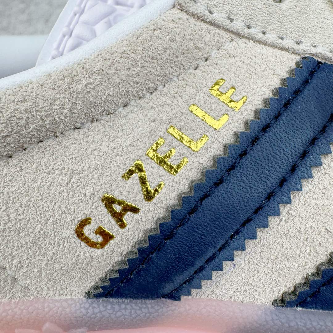 图片[17]-＃CS纯原 AD Originals Gazelle Bold W 羚羊松糕系列复古百搭厚底增高低帮休闲运动板鞋 IE6508 新的一年就要换新的打扮啦！除了设定变美、健身、减肥等目标外，你已经可以利用鞋子来“偷偷改善身材比例”的愿望了！ 因为有一句话。身高不够。鞋子来凑~赶快入手以下各大运动品牌最新推出的“厚底增高运动鞋”吧。 是最好穿最百搭的长腿神器。 重点是……不仅价格不错～鞋子也不错啊！Originals的Gazelle Bold鞋款打造出「超厚底版本」！延续流线鞋型、经典麂皮材质、白色三条线和侧面烫金标志的复古外型，奶油白鞋底高度直接乘3，出门搭上它，保证一路步步高升。尺码：36 36⅔ 37⅓ 38 38⅔ 39⅓ 40-选品中心