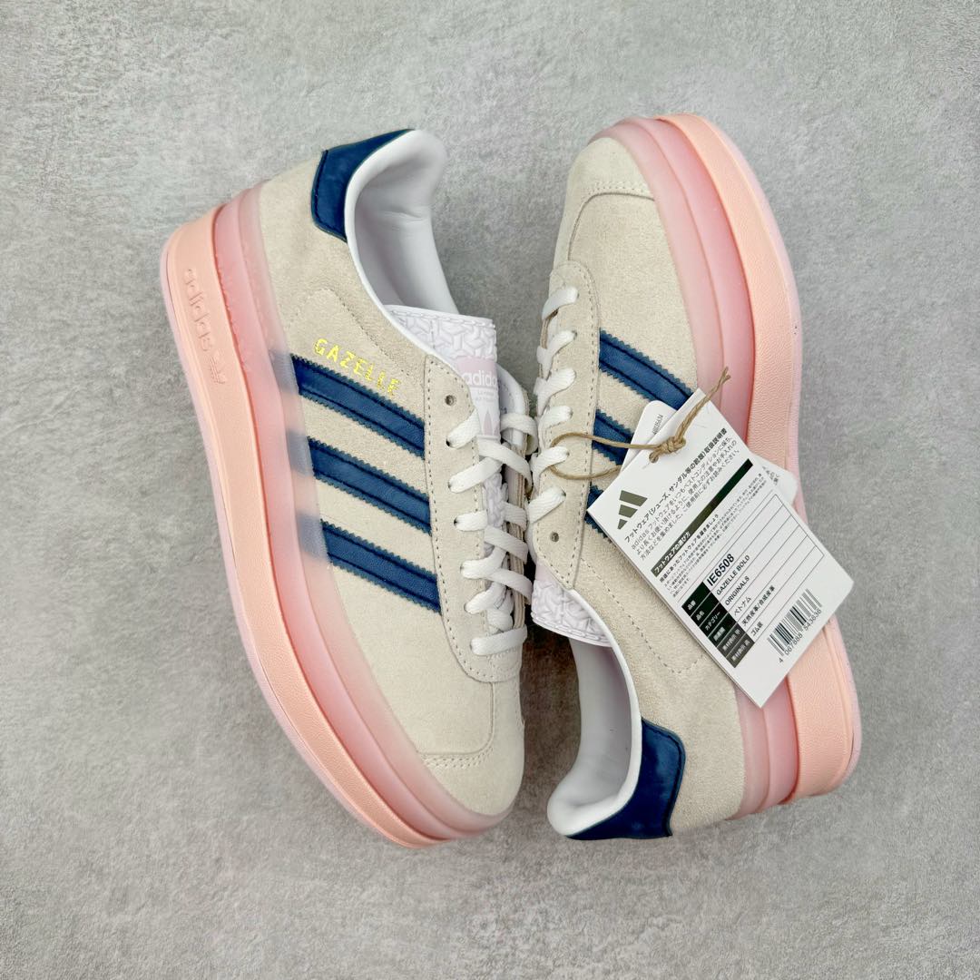 图片[3]-＃CS纯原 AD Originals Gazelle Bold W 羚羊松糕系列复古百搭厚底增高低帮休闲运动板鞋 IE6508 新的一年就要换新的打扮啦！除了设定变美、健身、减肥等目标外，你已经可以利用鞋子来“偷偷改善身材比例”的愿望了！ 因为有一句话。身高不够。鞋子来凑~赶快入手以下各大运动品牌最新推出的“厚底增高运动鞋”吧。 是最好穿最百搭的长腿神器。 重点是……不仅价格不错～鞋子也不错啊！Originals的Gazelle Bold鞋款打造出「超厚底版本」！延续流线鞋型、经典麂皮材质、白色三条线和侧面烫金标志的复古外型，奶油白鞋底高度直接乘3，出门搭上它，保证一路步步高升。尺码：36 36⅔ 37⅓ 38 38⅔ 39⅓ 40-选品中心