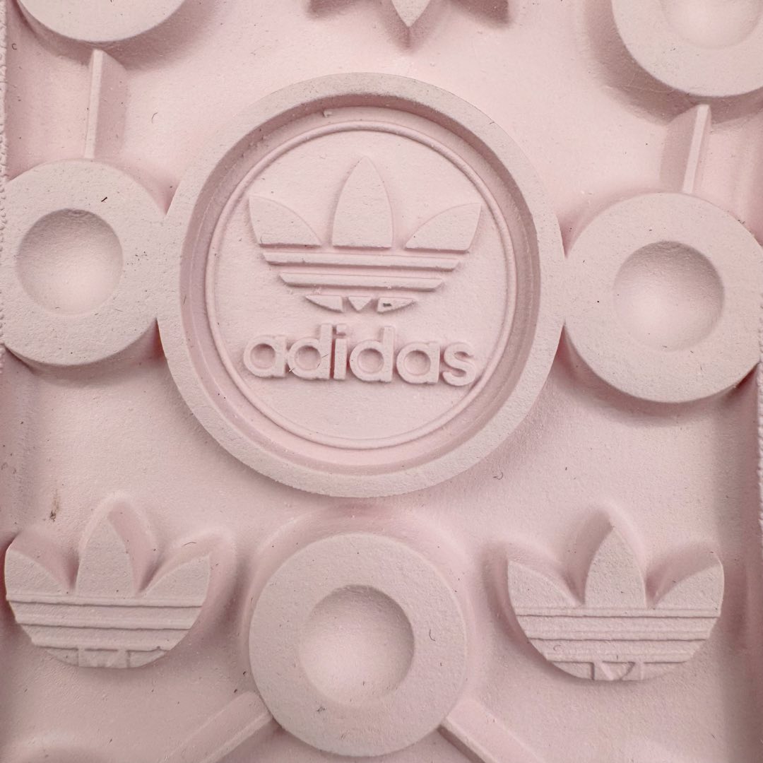 图片[21]-＃CS纯原 AD Originals Gazelle Bold W 羚羊松糕系列复古百搭厚底增高低帮休闲运动板鞋 IE6508 新的一年就要换新的打扮啦！除了设定变美、健身、减肥等目标外，你已经可以利用鞋子来“偷偷改善身材比例”的愿望了！ 因为有一句话。身高不够。鞋子来凑~赶快入手以下各大运动品牌最新推出的“厚底增高运动鞋”吧。 是最好穿最百搭的长腿神器。 重点是……不仅价格不错～鞋子也不错啊！Originals的Gazelle Bold鞋款打造出「超厚底版本」！延续流线鞋型、经典麂皮材质、白色三条线和侧面烫金标志的复古外型，奶油白鞋底高度直接乘3，出门搭上它，保证一路步步高升。尺码：36 36⅔ 37⅓ 38 38⅔ 39⅓ 40-选品中心