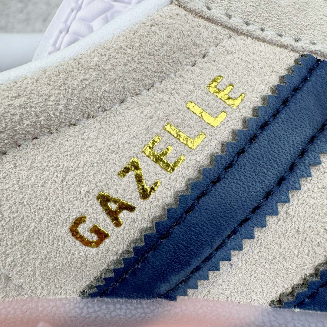 图片[18]-＃CS纯原 AD Originals Gazelle Bold W 羚羊松糕系列复古百搭厚底增高低帮休闲运动板鞋 IE6508 新的一年就要换新的打扮啦！除了设定变美、健身、减肥等目标外，你已经可以利用鞋子来“偷偷改善身材比例”的愿望了！ 因为有一句话。身高不够。鞋子来凑~赶快入手以下各大运动品牌最新推出的“厚底增高运动鞋”吧。 是最好穿最百搭的长腿神器。 重点是……不仅价格不错～鞋子也不错啊！Originals的Gazelle Bold鞋款打造出「超厚底版本」！延续流线鞋型、经典麂皮材质、白色三条线和侧面烫金标志的复古外型，奶油白鞋底高度直接乘3，出门搭上它，保证一路步步高升。尺码：36 36⅔ 37⅓ 38 38⅔ 39⅓ 40-选品中心