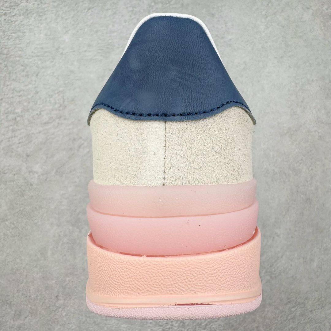 图片[8]-＃CS纯原 AD Originals Gazelle Bold W 羚羊松糕系列复古百搭厚底增高低帮休闲运动板鞋 IE6508 新的一年就要换新的打扮啦！除了设定变美、健身、减肥等目标外，你已经可以利用鞋子来“偷偷改善身材比例”的愿望了！ 因为有一句话。身高不够。鞋子来凑~赶快入手以下各大运动品牌最新推出的“厚底增高运动鞋”吧。 是最好穿最百搭的长腿神器。 重点是……不仅价格不错～鞋子也不错啊！Originals的Gazelle Bold鞋款打造出「超厚底版本」！延续流线鞋型、经典麂皮材质、白色三条线和侧面烫金标志的复古外型，奶油白鞋底高度直接乘3，出门搭上它，保证一路步步高升。尺码：36 36⅔ 37⅓ 38 38⅔ 39⅓ 40-选品中心