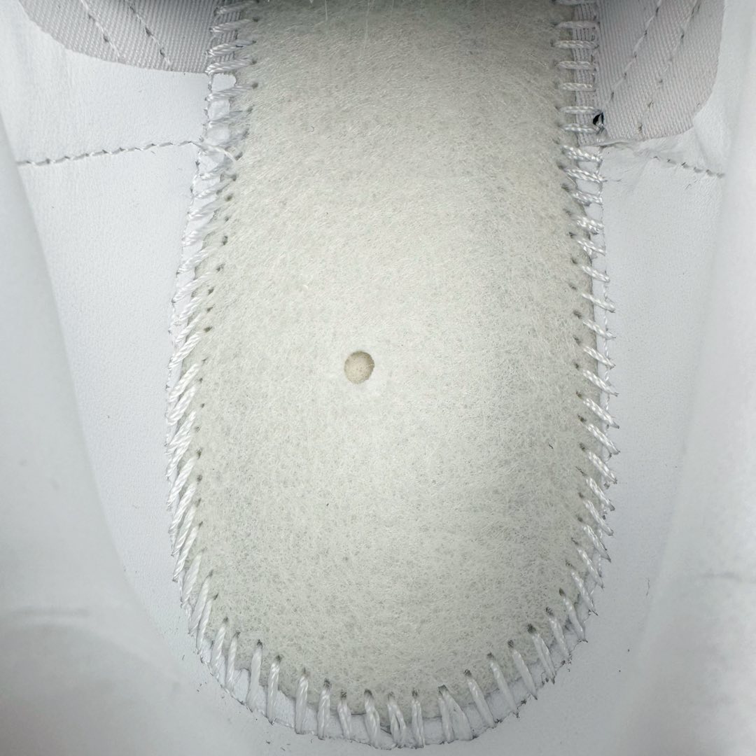 图片[12]-＃CS纯原 AD Originals Gazelle Bold W 羚羊松糕系列复古百搭厚底增高低帮休闲运动板鞋 IE6508 新的一年就要换新的打扮啦！除了设定变美、健身、减肥等目标外，你已经可以利用鞋子来“偷偷改善身材比例”的愿望了！ 因为有一句话。身高不够。鞋子来凑~赶快入手以下各大运动品牌最新推出的“厚底增高运动鞋”吧。 是最好穿最百搭的长腿神器。 重点是……不仅价格不错～鞋子也不错啊！Originals的Gazelle Bold鞋款打造出「超厚底版本」！延续流线鞋型、经典麂皮材质、白色三条线和侧面烫金标志的复古外型，奶油白鞋底高度直接乘3，出门搭上它，保证一路步步高升。尺码：36 36⅔ 37⅓ 38 38⅔ 39⅓ 40-选品中心