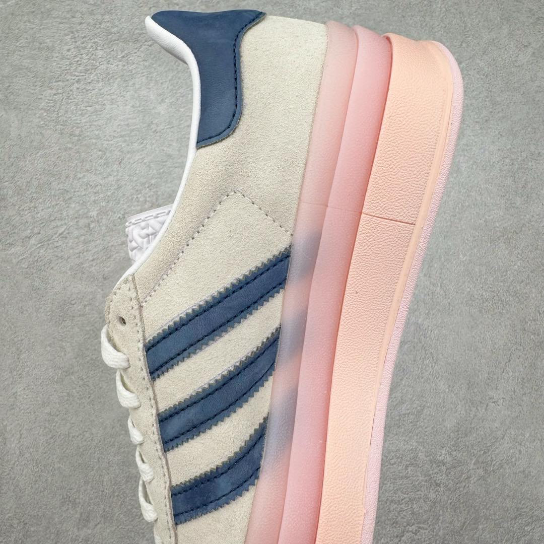 图片[7]-＃CS纯原 AD Originals Gazelle Bold W 羚羊松糕系列复古百搭厚底增高低帮休闲运动板鞋 IE6508 新的一年就要换新的打扮啦！除了设定变美、健身、减肥等目标外，你已经可以利用鞋子来“偷偷改善身材比例”的愿望了！ 因为有一句话。身高不够。鞋子来凑~赶快入手以下各大运动品牌最新推出的“厚底增高运动鞋”吧。 是最好穿最百搭的长腿神器。 重点是……不仅价格不错～鞋子也不错啊！Originals的Gazelle Bold鞋款打造出「超厚底版本」！延续流线鞋型、经典麂皮材质、白色三条线和侧面烫金标志的复古外型，奶油白鞋底高度直接乘3，出门搭上它，保证一路步步高升。尺码：36 36⅔ 37⅓ 38 38⅔ 39⅓ 40-选品中心