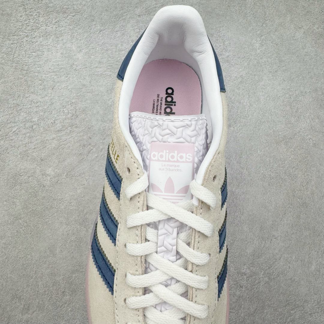 图片[5]-＃CS纯原 AD Originals Gazelle Bold W 羚羊松糕系列复古百搭厚底增高低帮休闲运动板鞋 IE6508 新的一年就要换新的打扮啦！除了设定变美、健身、减肥等目标外，你已经可以利用鞋子来“偷偷改善身材比例”的愿望了！ 因为有一句话。身高不够。鞋子来凑~赶快入手以下各大运动品牌最新推出的“厚底增高运动鞋”吧。 是最好穿最百搭的长腿神器。 重点是……不仅价格不错～鞋子也不错啊！Originals的Gazelle Bold鞋款打造出「超厚底版本」！延续流线鞋型、经典麂皮材质、白色三条线和侧面烫金标志的复古外型，奶油白鞋底高度直接乘3，出门搭上它，保证一路步步高升。尺码：36 36⅔ 37⅓ 38 38⅔ 39⅓ 40-选品中心