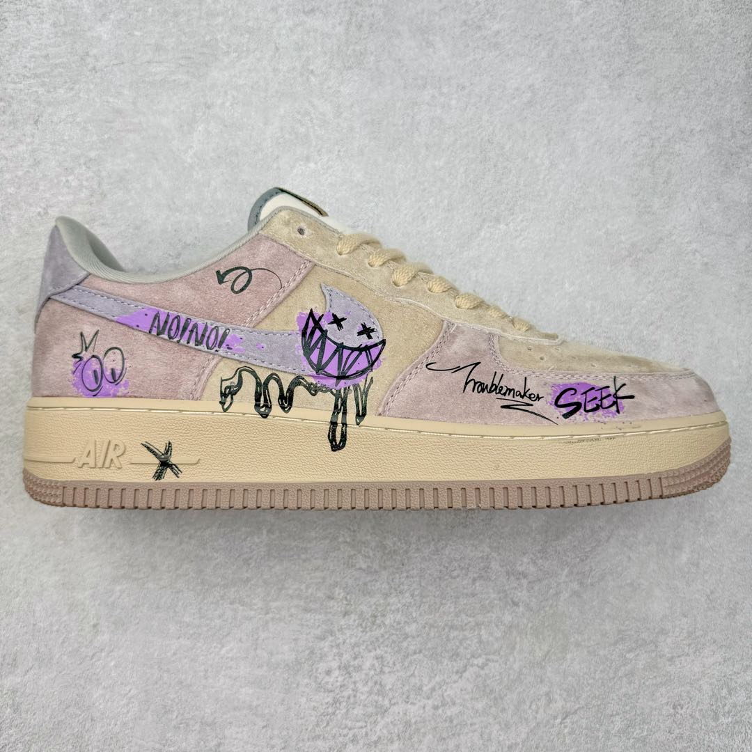 NK Air Force 1´07 Low 空军一号低帮百搭休闲运动板鞋 ZB2121-301 柔软、弹性十足的缓震性能和出色的中底设计 横跨复古与现代的外型结合 造就出风靡全球 三十多年的Force 1 直到今天还深受青睐 尺码：36 36.5 37.5 38 38.5 39 40 40.5 41 42 42.5 43 44 44.5 45-选品中心