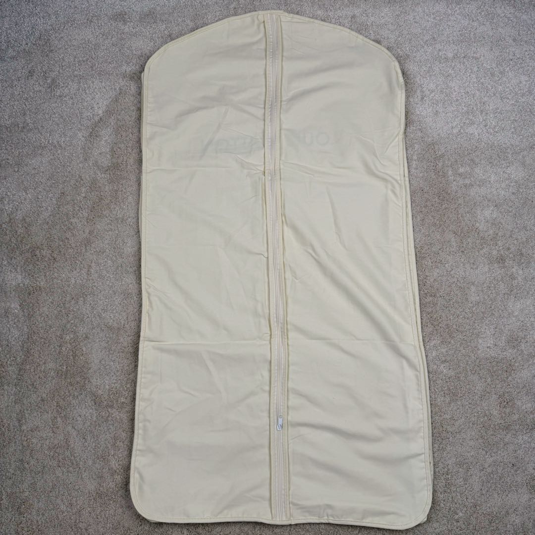 图片[18]-＃GD广顶 LOUIS VUITTON SS24 Lv菲董联名系列 纯色双面羊毛休闲小香风夹克外套 太古汇24900购入 目前二级市场已经3万+ 王嘉尔、王鹤棣等顶级明星上身 面料采用定制100%双面羊毛面料 整件衣服所有部位全部采用手缝 整件衣服没有一处用到针车 全部手工暗线 市场货已经直播货全部改成一眼假的包边外套做法 纽扣开模定制天然珍珠非合成 黑色纽扣为合金喷漆 市场货黑色纽扣采用塑料材质 尺码：48 50 52 54-选品中心