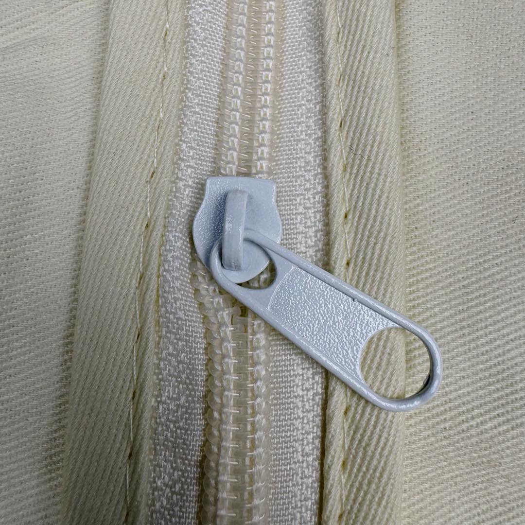 图片[19]-＃GD广顶 LOUIS VUITTON SS24 Lv菲董联名系列 纯色双面羊毛休闲小香风夹克外套 太古汇24900购入 目前二级市场已经3万+ 王嘉尔、王鹤棣等顶级明星上身 面料采用定制100%双面羊毛面料 整件衣服所有部位全部采用手缝 整件衣服没有一处用到针车 全部手工暗线 市场货已经直播货全部改成一眼假的包边外套做法 纽扣开模定制天然珍珠非合成 黑色纽扣为合金喷漆 市场货黑色纽扣采用塑料材质 尺码：48 50 52 54-选品中心