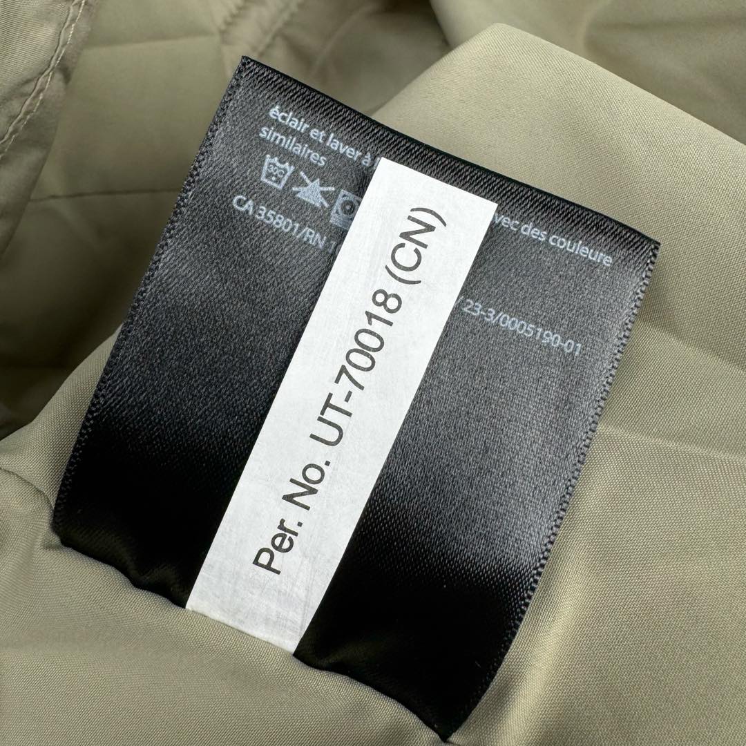 图片[16]-Lululemon Wunder Puff 露露乐檬九格全拉链纯色连帽长袖长款保暖羽绒服 经典的长款羽绒服，非常热销， 相当饱满的充绒度， 怕冷星人强烈推荐的必入款！ 给予冬季温暖呵护。 凛冽的秋冬里少不了一件轻援舒适的长款羽绒服， 既宽松包容又不会过于臃肿， 长款衣身一体式锁温防护， 上身拉长身形，不压身高，小个子也能驾驭， 立体剪裁结合版型设计衬出纤瘦的身形简约的纯色款式， 增加搭配更多可能性，帽子可脱卸 防风连帽设计，冬季出门穿也妥妥的锁温， 简单的纯色缝设计， 低调中营造层次感，细节彰显品质， 对称插袋设计，集美观与实用于一身， 整体风格随性洒脱，且带些干净美感！ 我们选用了元厂定制的softmatte面料， 高密炒柔细腻略高级的哑光光泽， 密度高具有很好的防风效果， 而且防水，保暖效果妥妥的。 立体剪裁结合版型设计衬出纤瘦的身形内里的做工最考验技术了， 同色系的里布上身效果很柔软， 也不易起静电两侧做了隐藏式拉链设计， 方便存放， 贴身物品防水防雪的面料，出门安全感满满！ 超大朵的绒，冬季更加保暖，也不显得臃肿。 颜色黑色 白色 绿色 三个颜色 尺码：4 6 8 10 4 6 8 10 肩宽 40 42 43 45 胸围 111 115 119 123 衣长 112 113 115 116 建议身高体重 4 155-165 90-110斤 6 160-170 110-125斤 8 165-175 125-140斤 10 170-180 140-160斤-选品中心