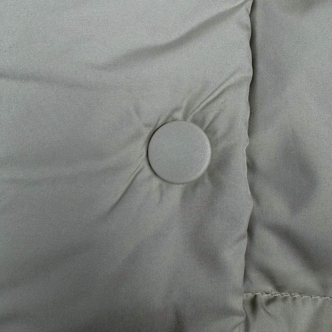 图片[11]-Lululemon Wunder Puff 露露乐檬九格全拉链纯色连帽长袖长款保暖羽绒服 经典的长款羽绒服，非常热销， 相当饱满的充绒度， 怕冷星人强烈推荐的必入款！ 给予冬季温暖呵护。 凛冽的秋冬里少不了一件轻援舒适的长款羽绒服， 既宽松包容又不会过于臃肿， 长款衣身一体式锁温防护， 上身拉长身形，不压身高，小个子也能驾驭， 立体剪裁结合版型设计衬出纤瘦的身形简约的纯色款式， 增加搭配更多可能性，帽子可脱卸 防风连帽设计，冬季出门穿也妥妥的锁温， 简单的纯色缝设计， 低调中营造层次感，细节彰显品质， 对称插袋设计，集美观与实用于一身， 整体风格随性洒脱，且带些干净美感！ 我们选用了元厂定制的softmatte面料， 高密炒柔细腻略高级的哑光光泽， 密度高具有很好的防风效果， 而且防水，保暖效果妥妥的。 立体剪裁结合版型设计衬出纤瘦的身形内里的做工最考验技术了， 同色系的里布上身效果很柔软， 也不易起静电两侧做了隐藏式拉链设计， 方便存放， 贴身物品防水防雪的面料，出门安全感满满！ 超大朵的绒，冬季更加保暖，也不显得臃肿。 颜色黑色 白色 绿色 三个颜色 尺码：4 6 8 10 4 6 8 10 肩宽 40 42 43 45 胸围 111 115 119 123 衣长 112 113 115 116 建议身高体重 4 155-165 90-110斤 6 160-170 110-125斤 8 165-175 125-140斤 10 170-180 140-160斤-选品中心