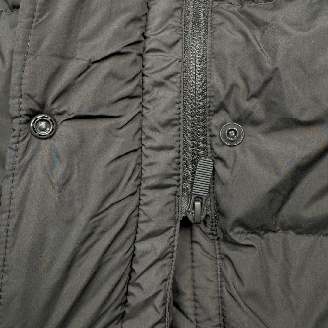 图片[14]-Lululemon Wunder Puff 露露乐檬九格全拉链纯色连帽长袖长款保暖羽绒服 经典的长款羽绒服，非常热销， 相当饱满的充绒度， 怕冷星人强烈推荐的必入款！ 给予冬季温暖呵护。 凛冽的秋冬里少不了一件轻援舒适的长款羽绒服， 既宽松包容又不会过于臃肿， 长款衣身一体式锁温防护， 上身拉长身形，不压身高，小个子也能驾驭， 立体剪裁结合版型设计衬出纤瘦的身形简约的纯色款式， 增加搭配更多可能性，帽子可脱卸 防风连帽设计，冬季出门穿也妥妥的锁温， 简单的纯色缝设计， 低调中营造层次感，细节彰显品质， 对称插袋设计，集美观与实用于一身， 整体风格随性洒脱，且带些干净美感！ 我们选用了元厂定制的softmatte面料， 高密炒柔细腻略高级的哑光光泽， 密度高具有很好的防风效果， 而且防水，保暖效果妥妥的。 立体剪裁结合版型设计衬出纤瘦的身形内里的做工最考验技术了， 同色系的里布上身效果很柔软， 也不易起静电两侧做了隐藏式拉链设计， 方便存放， 贴身物品防水防雪的面料，出门安全感满满！ 超大朵的绒，冬季更加保暖，也不显得臃肿。 颜色黑色 白色 绿色 三个颜色 尺码：4 6 8 10 4 6 8 10 肩宽 40 42 43 45 胸围 111 115 119 123 衣长 112 113 115 116 建议身高体重 4 155-165 90-110斤 6 160-170 110-125斤 8 165-175 125-140斤 10 170-180 140-160斤-选品中心