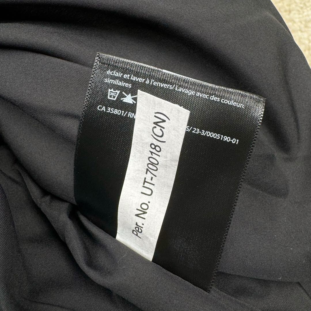 图片[12]-Lululemon Wunder Puff 露露乐檬九格全拉链纯色连帽长袖长款保暖羽绒服 经典的长款羽绒服，非常热销， 相当饱满的充绒度， 怕冷星人强烈推荐的必入款！ 给予冬季温暖呵护。 凛冽的秋冬里少不了一件轻援舒适的长款羽绒服， 既宽松包容又不会过于臃肿， 长款衣身一体式锁温防护， 上身拉长身形，不压身高，小个子也能驾驭， 立体剪裁结合版型设计衬出纤瘦的身形简约的纯色款式， 增加搭配更多可能性，帽子可脱卸 防风连帽设计，冬季出门穿也妥妥的锁温， 简单的纯色缝设计， 低调中营造层次感，细节彰显品质， 对称插袋设计，集美观与实用于一身， 整体风格随性洒脱，且带些干净美感！ 我们选用了元厂定制的softmatte面料， 高密炒柔细腻略高级的哑光光泽， 密度高具有很好的防风效果， 而且防水，保暖效果妥妥的。 立体剪裁结合版型设计衬出纤瘦的身形内里的做工最考验技术了， 同色系的里布上身效果很柔软， 也不易起静电两侧做了隐藏式拉链设计， 方便存放， 贴身物品防水防雪的面料，出门安全感满满！ 超大朵的绒，冬季更加保暖，也不显得臃肿。 颜色黑色 白色 绿色 三个颜色 尺码：4 6 8 10 4 6 8 10 肩宽 40 42 43 45 胸围 111 115 119 123 衣长 112 113 115 116 建议身高体重 4 155-165 90-110斤 6 160-170 110-125斤 8 165-175 125-140斤 10 170-180 140-160斤-选品中心