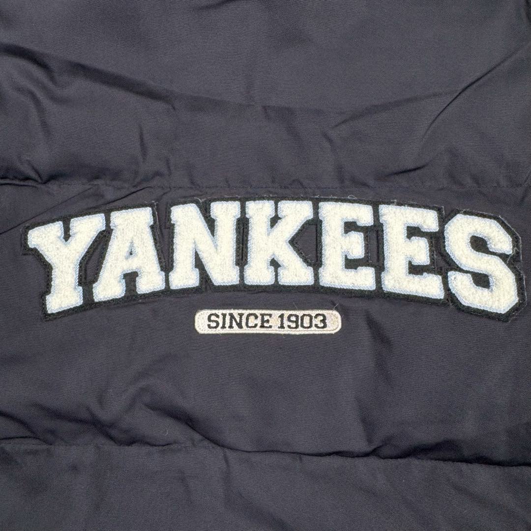 图片[11]-MLB FW23 纽约洋基队字母印花立领保暖填充防风长袖羽绒服短款男女同款 NY~原厂出品，能被韩国一众明星拿来当团服的，MLB今年羽绒服开挂了。经典黑白，今年这个卡其色真是绝绝子，配上MLB冠军球队ny标志好看的不能在好看了！ 这个蓬松度这个版型绝对是我的心头爱了高级~国标80%白鸭绒填充！ 冬日街头的慵懒风 蓬松度高，零下十几度穿着也没问题~立领设计走在户外把领子拉到最高。时尚潮流百搭，双手插进口袋非常暖和了，尺码让所有身材都可以轻松驾驭!款式经典不过时，保暖又实穿，百搭！可配情侣外套强烈推荐! 值得购入的MLB正品原单羽绒服 尺码：XS S M L XL XXL 尺码 衣长 肩宽 胸围 袖长 建议合适XS 65 55 119 60 90-110斤 Ｓ 67 56 124 61 115-130斤 Ｍ 69 57 129 62 135-145斤 L 71 58 134 63 145-155斤 XL 73 59 139 64 155-170斤 XXL 75 60 144 65 175-200斤-选品中心