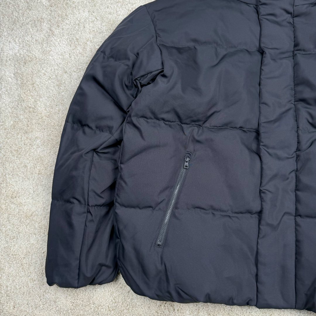 图片[6]-MLB FW23 纽约洋基队字母印花立领保暖填充防风长袖羽绒服短款男女同款 NY~原厂出品，能被韩国一众明星拿来当团服的，MLB今年羽绒服开挂了。经典黑白，今年这个卡其色真是绝绝子，配上MLB冠军球队ny标志好看的不能在好看了！ 这个蓬松度这个版型绝对是我的心头爱了高级~国标80%白鸭绒填充！ 冬日街头的慵懒风 蓬松度高，零下十几度穿着也没问题~立领设计走在户外把领子拉到最高。时尚潮流百搭，双手插进口袋非常暖和了，尺码让所有身材都可以轻松驾驭!款式经典不过时，保暖又实穿，百搭！可配情侣外套强烈推荐! 值得购入的MLB正品原单羽绒服 尺码：XS S M L XL XXL 尺码 衣长 肩宽 胸围 袖长 建议合适XS 65 55 119 60 90-110斤 Ｓ 67 56 124 61 115-130斤 Ｍ 69 57 129 62 135-145斤 L 71 58 134 63 145-155斤 XL 73 59 139 64 155-170斤 XXL 75 60 144 65 175-200斤-选品中心