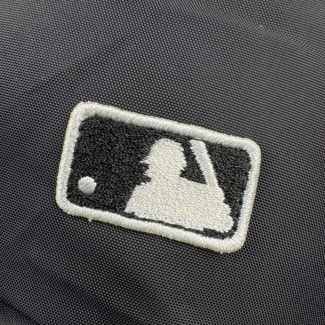 图片[17]-MLB FW23 纽约洋基队字母印花立领保暖填充防风长袖羽绒服短款男女同款 NY~原厂出品，能被韩国一众明星拿来当团服的，MLB今年羽绒服开挂了。经典黑白，今年这个卡其色真是绝绝子，配上MLB冠军球队ny标志好看的不能在好看了！ 这个蓬松度这个版型绝对是我的心头爱了高级~国标80%白鸭绒填充！ 冬日街头的慵懒风 蓬松度高，零下十几度穿着也没问题~立领设计走在户外把领子拉到最高。时尚潮流百搭，双手插进口袋非常暖和了，尺码让所有身材都可以轻松驾驭!款式经典不过时，保暖又实穿，百搭！可配情侣外套强烈推荐! 值得购入的MLB正品原单羽绒服 尺码：XS S M L XL XXL 尺码 衣长 肩宽 胸围 袖长 建议合适XS 65 55 119 60 90-110斤 Ｓ 67 56 124 61 115-130斤 Ｍ 69 57 129 62 135-145斤 L 71 58 134 63 145-155斤 XL 73 59 139 64 155-170斤 XXL 75 60 144 65 175-200斤-选品中心