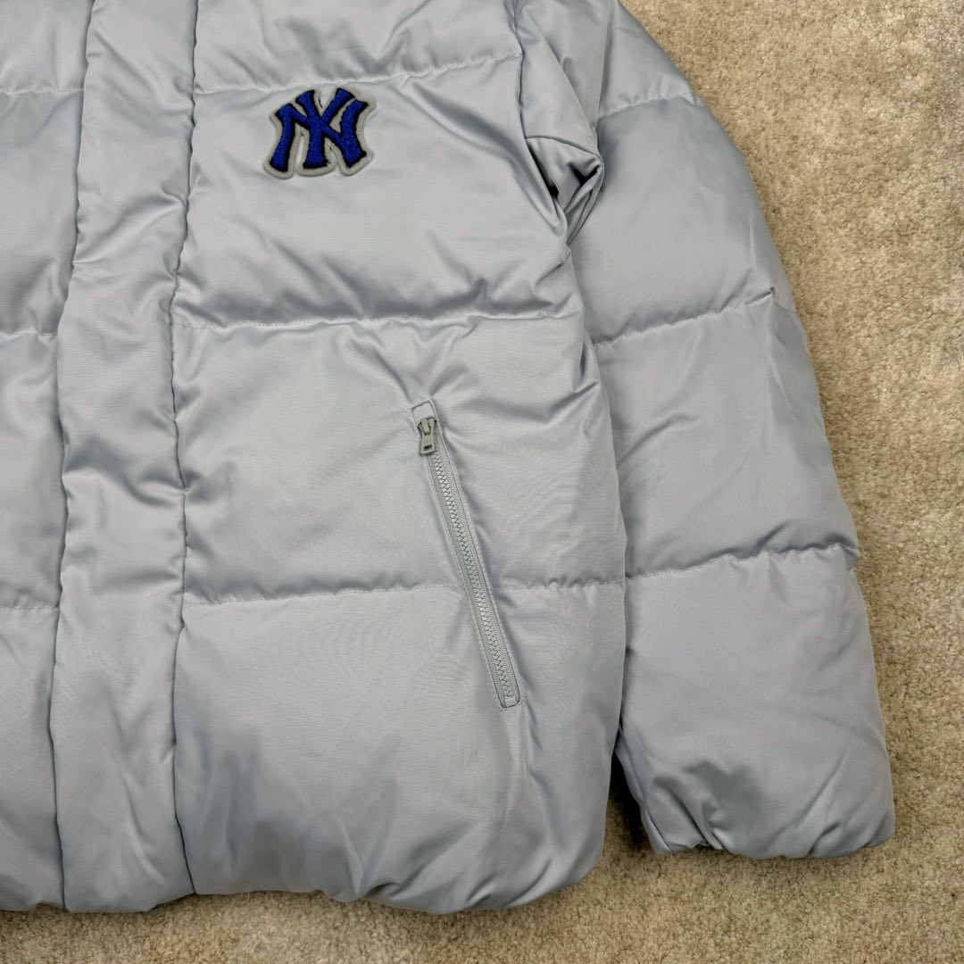 图片[6]-MLB FW23 纽约洋基队字母印花立领保暖填充防风长袖羽绒服短款男女同款 NY~原厂出品，能被韩国一众明星拿来当团服的，MLB今年羽绒服开挂了。经典黑白，今年这个卡其色真是绝绝子，配上MLB冠军球队ny标志好看的不能在好看了！ 这个蓬松度这个版型绝对是我的心头爱了高级~国标80%白鸭绒填充！ 冬日街头的慵懒风 蓬松度高，零下十几度穿着也没问题~立领设计走在户外把领子拉到最高。时尚潮流百搭，双手插进口袋非常暖和了，尺码让所有身材都可以轻松驾驭!款式经典不过时，保暖又实穿，百搭！可配情侣外套强烈推荐! 值得购入的MLB正品原单羽绒服 尺码：XS S M L XL XXL 尺码 衣长 肩宽 胸围 袖长 建议合适XS 65 55 119 60 90-110斤 Ｓ 67 56 124 61 115-130斤 Ｍ 69 57 129 62 135-145斤 L 71 58 134 63 145-155斤 XL 73 59 139 64 155-170斤 XXL 75 60 144 65 175-200斤-选品中心